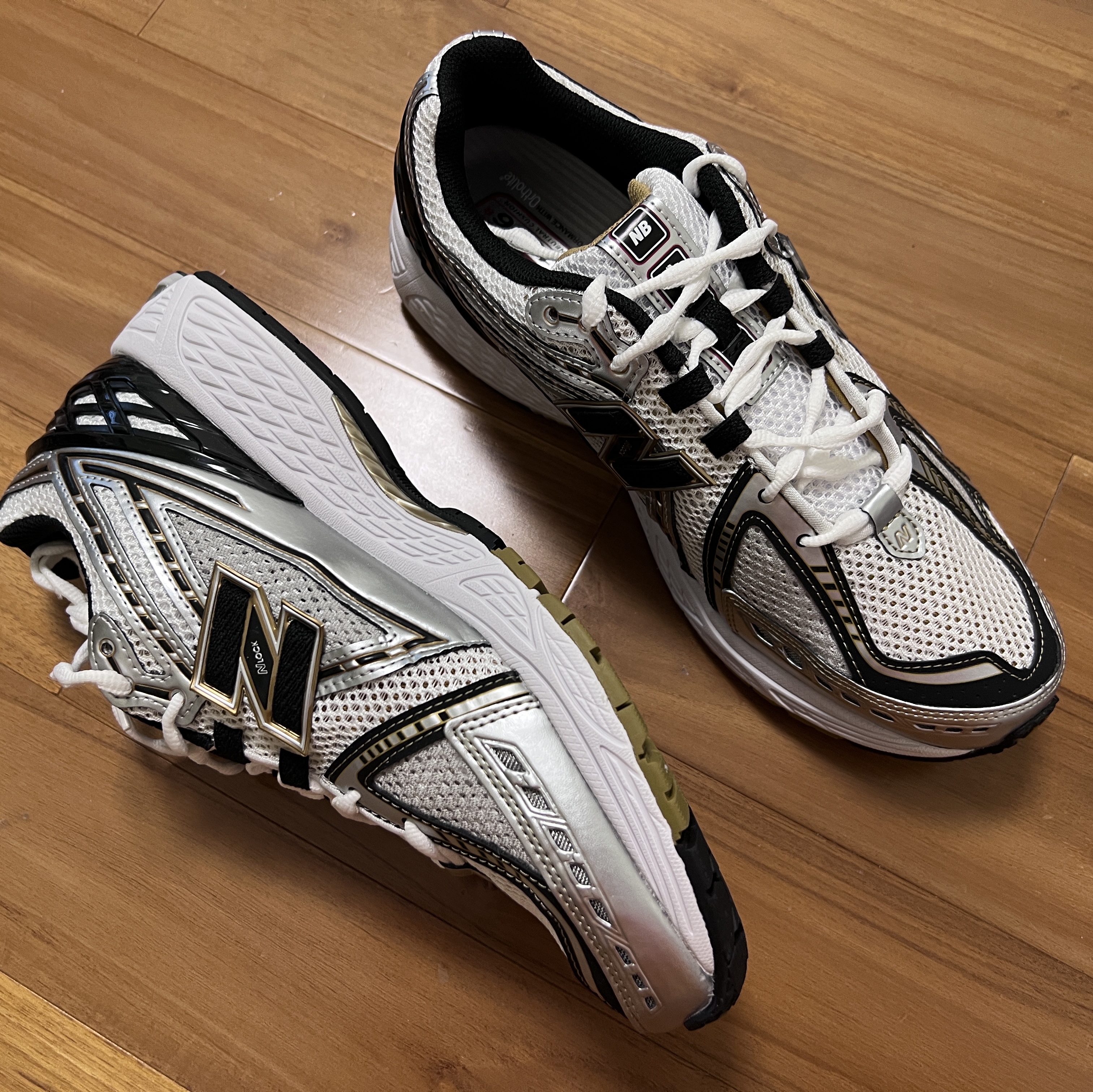 New Balance 1906R White Gold 착용 스타일