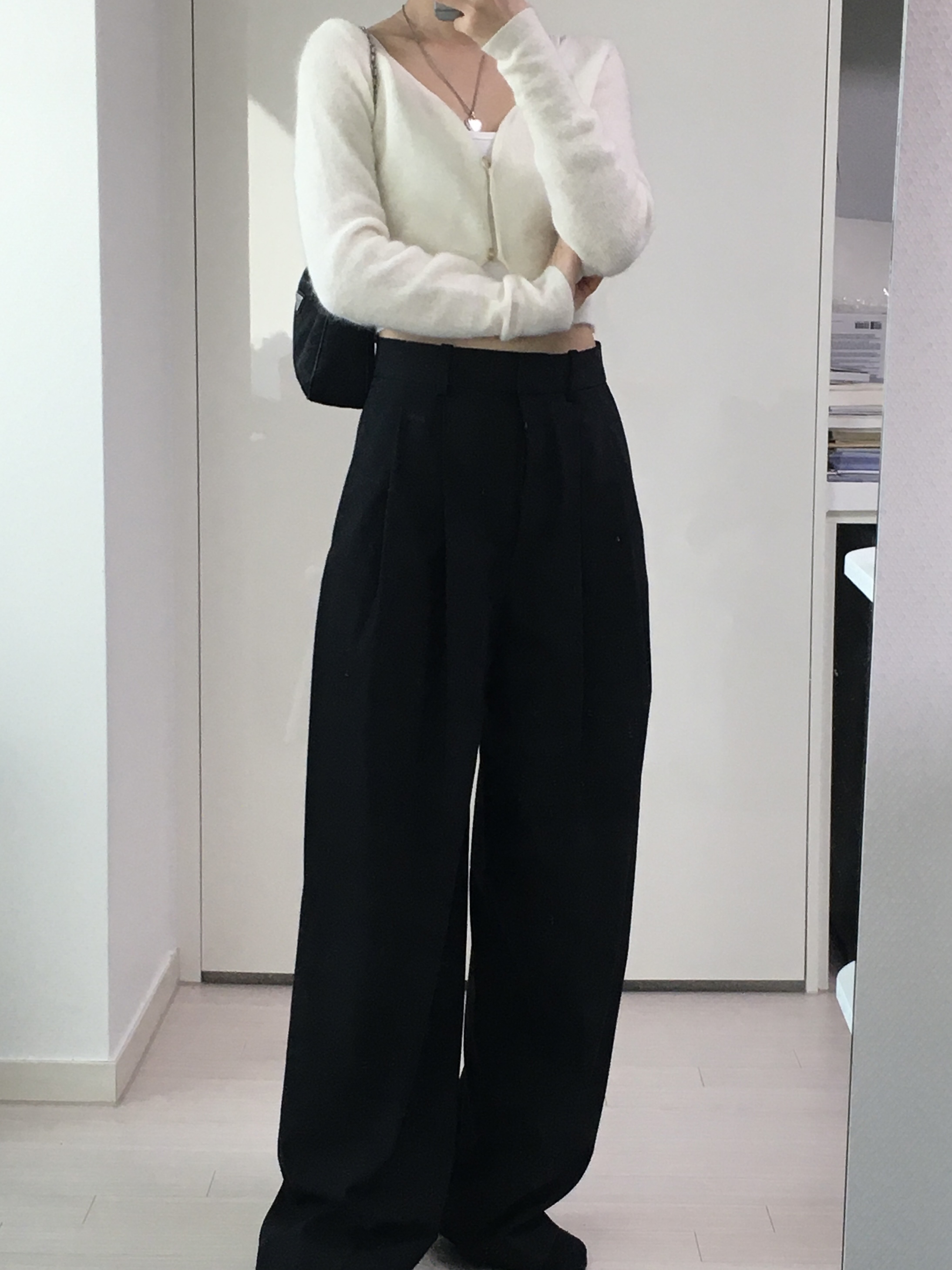 (W) Jacquemus Le Cardigan Alzou Off White 착용 스타일