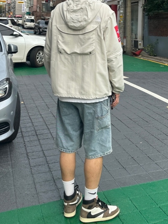 Supreme x The North Face Trekking Convertible Jacket Stone - 22SS, Jordan 1 x Travis Scott Retro High OG SP Mocha 착용 스타일
