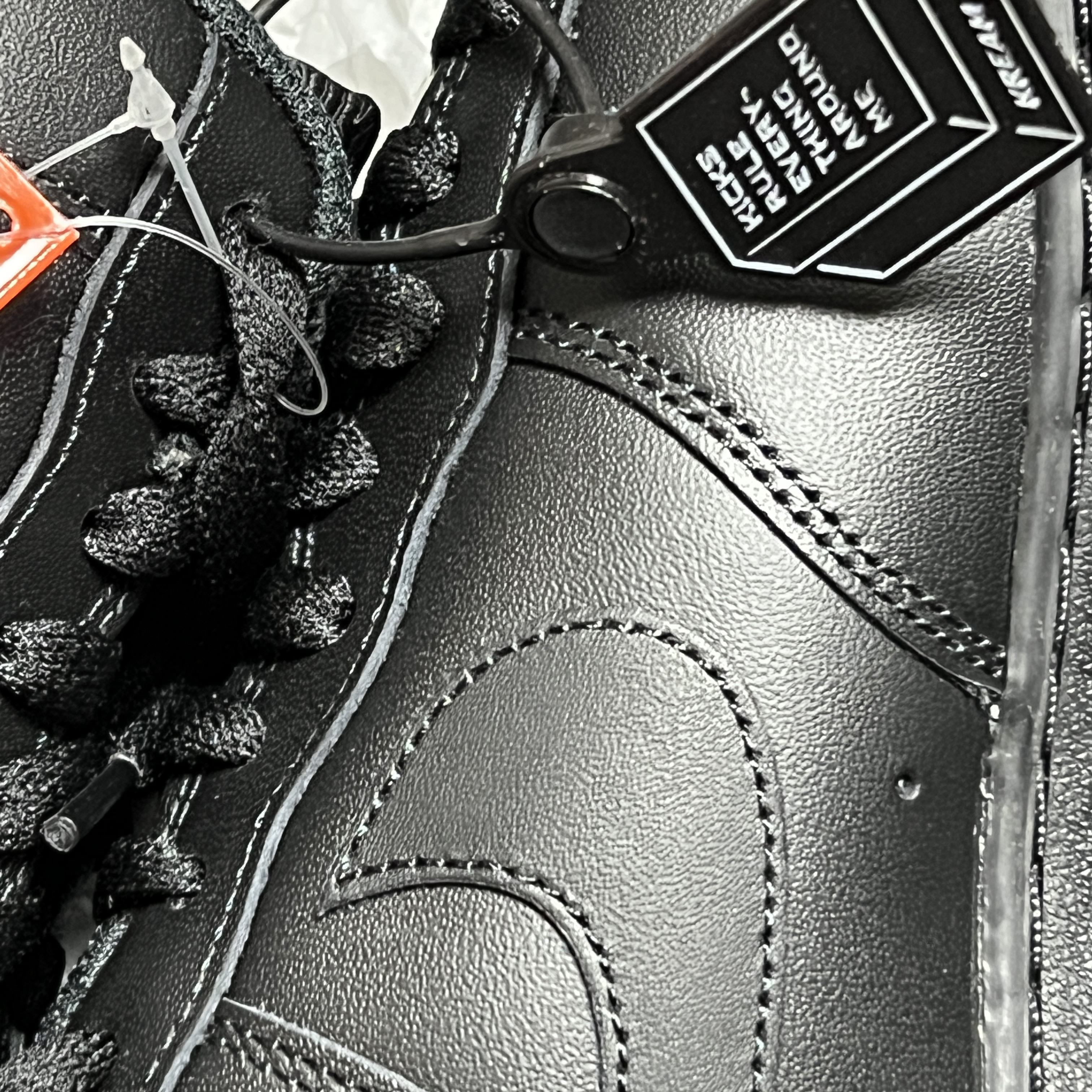 Nike Air Force 1 '07 Low Triple Black 착용 스타일