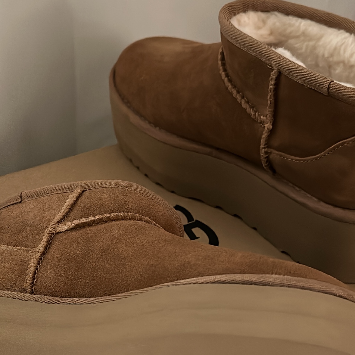 (W) UGG Classic Ultra Mini Platform Boots Chestnut 착용 스타일