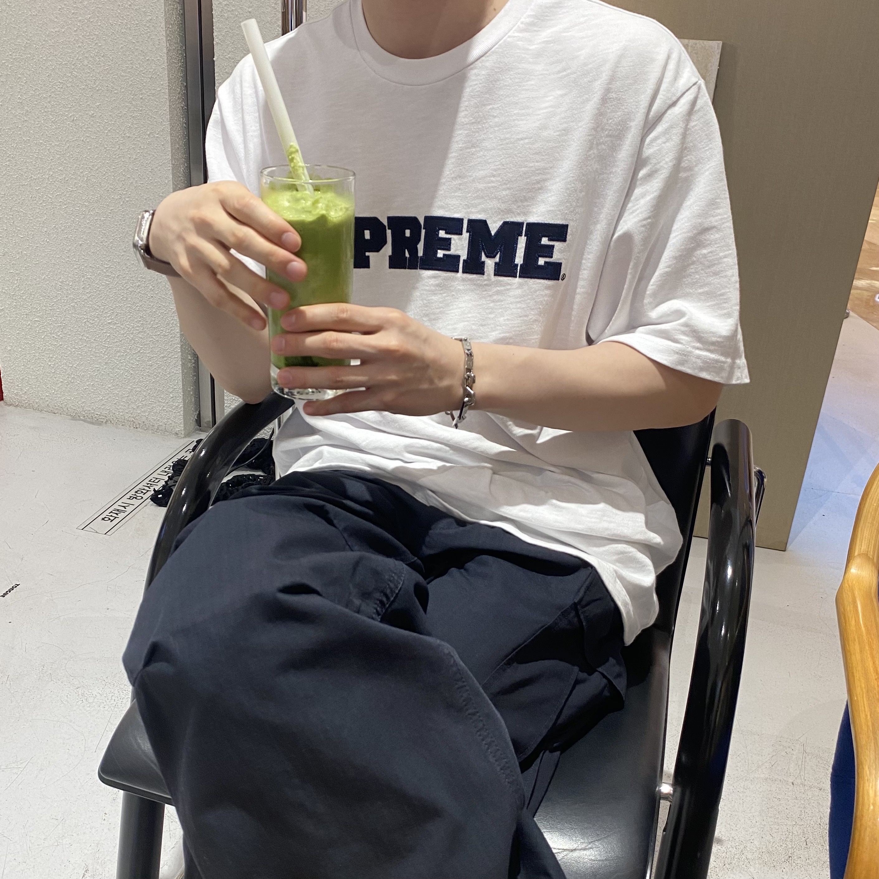 Supreme Collegiate S/S Top White - 23FW 착용 스타일