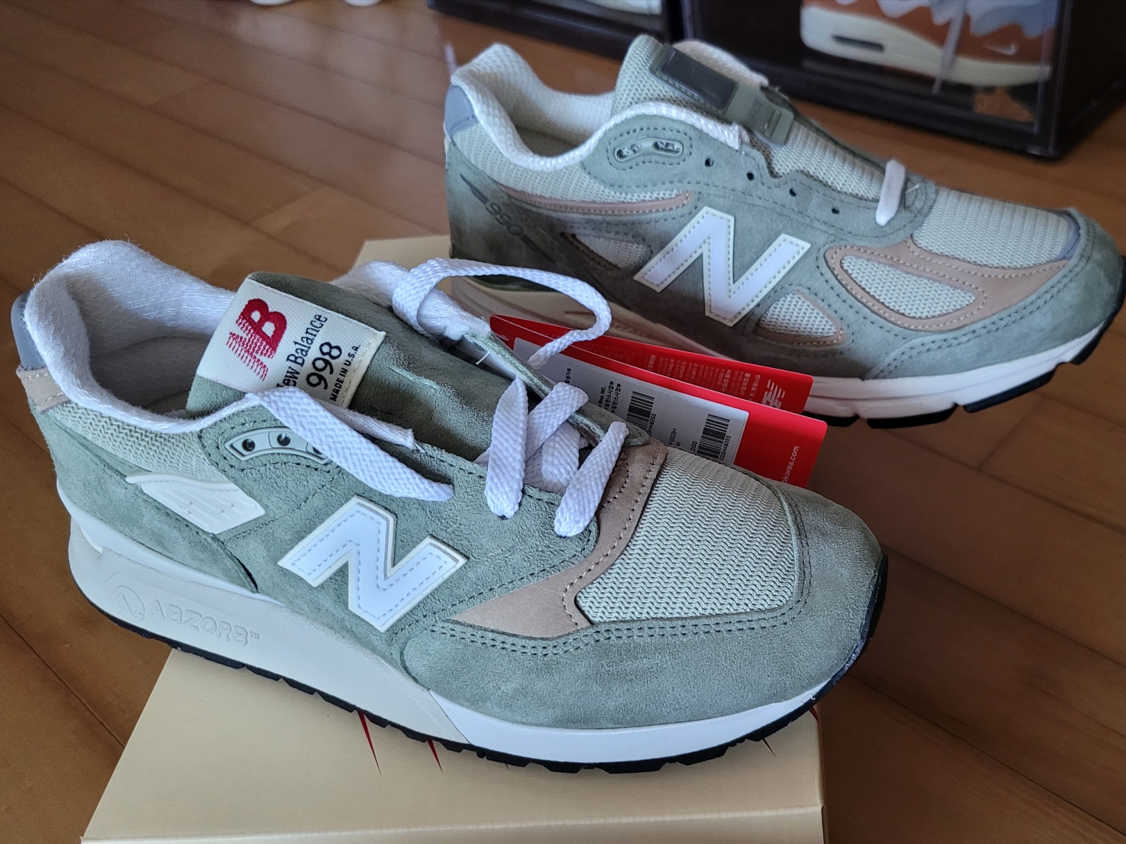 New Balance 998 Made in USA Olive Incense, New Balance 990v4 Made in USA Olive Incense 착용 스타일 - 1