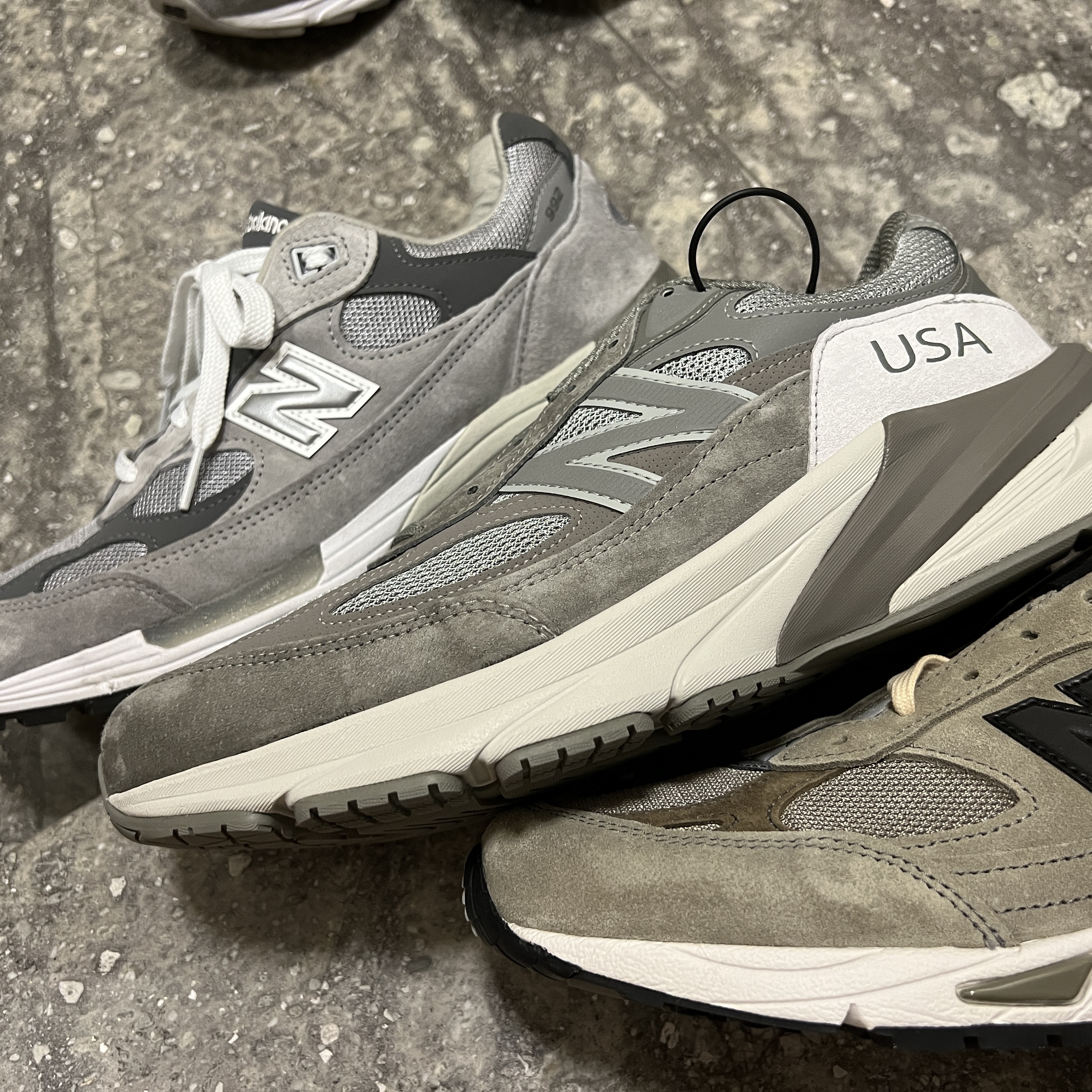 New Balance x WTAPS 990v6 Made in USA Moon Mist Mirage Gray, New Balance 992 Made in USA Grey - D Standard 착용 스타일