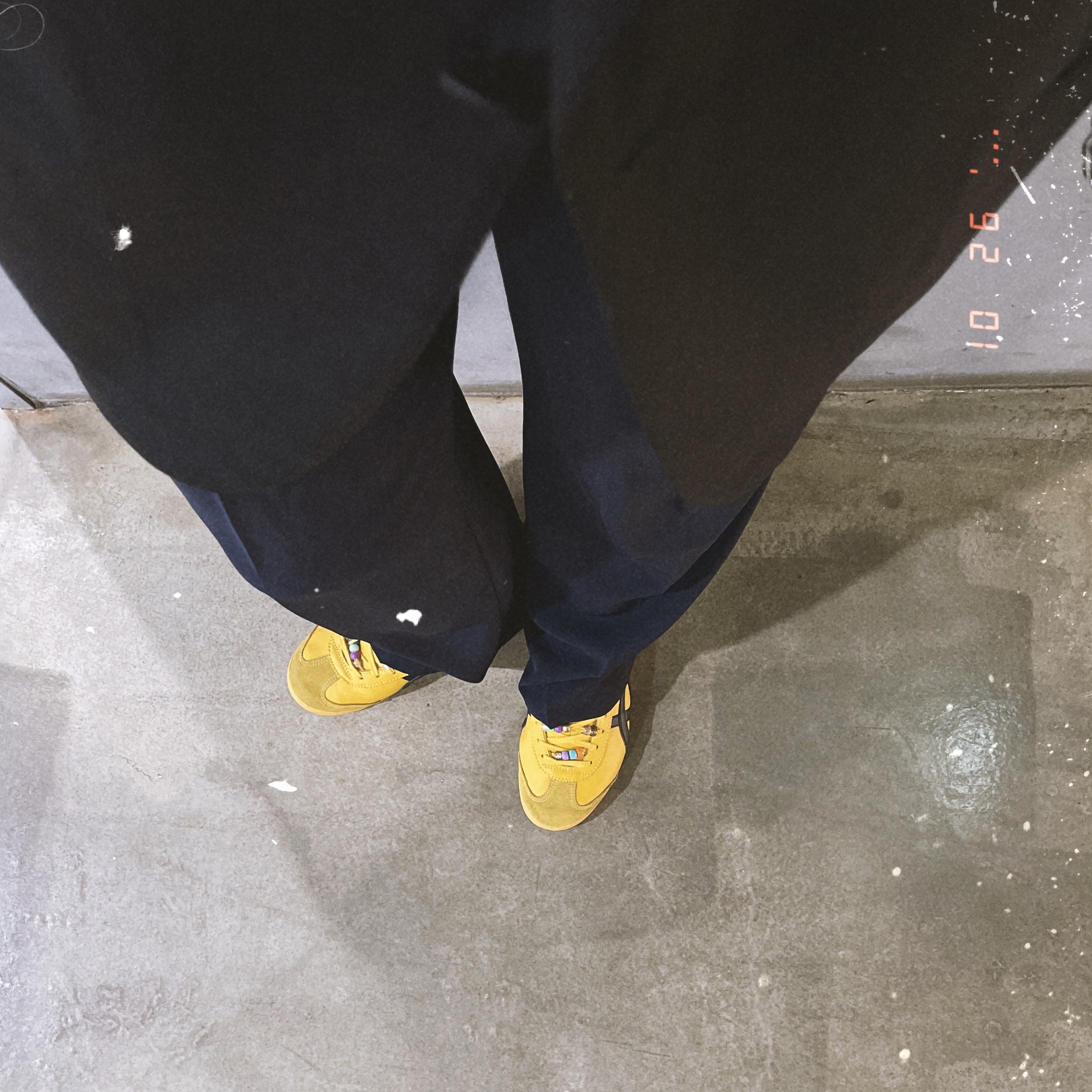 Onitsuka Tiger Mexico 66 Yellow Black 착용 스타일 - 4