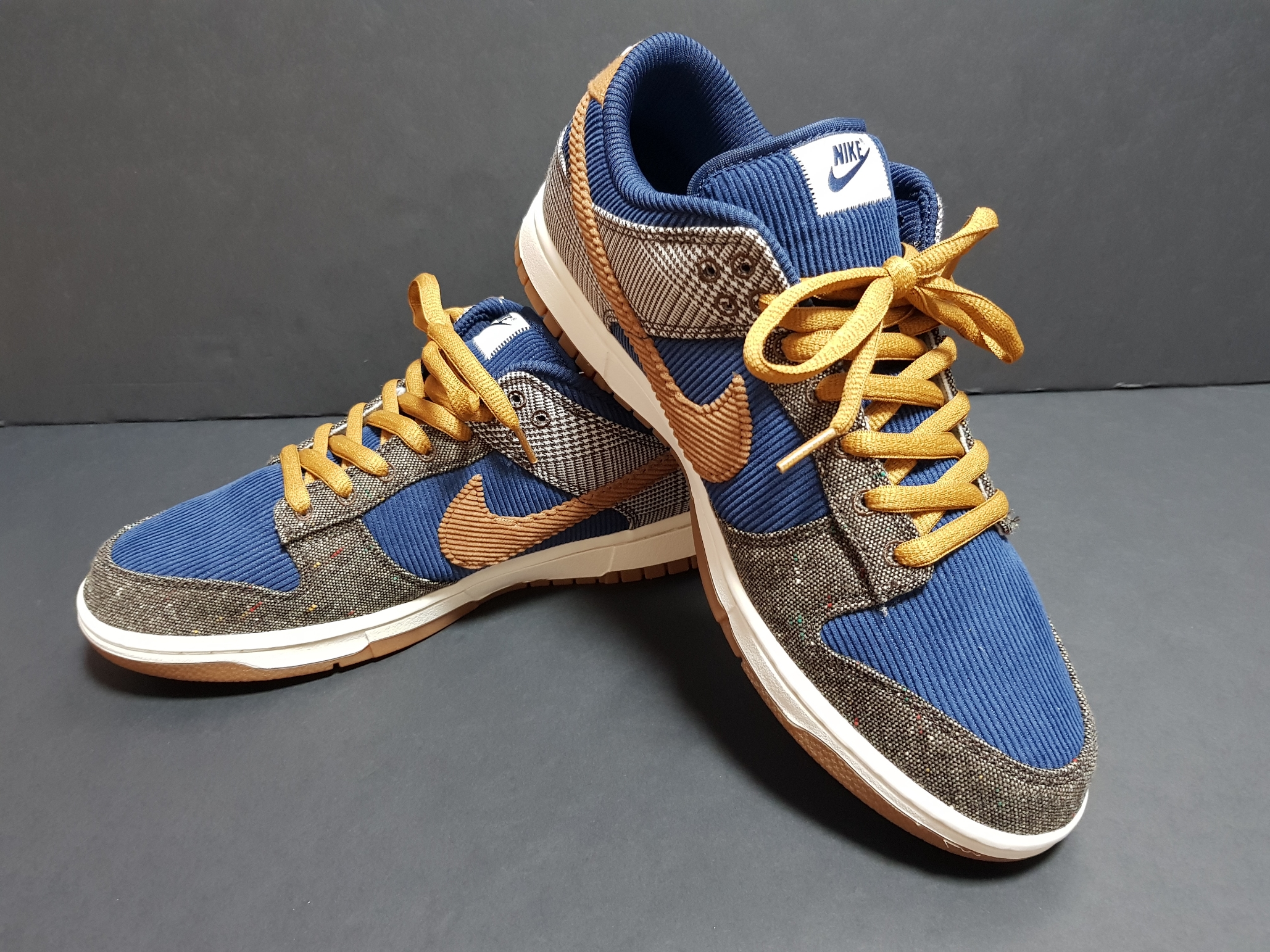 Nike Dunk Low PRM Midnight Navy and Baroque Brown 착용 스타일 - 2