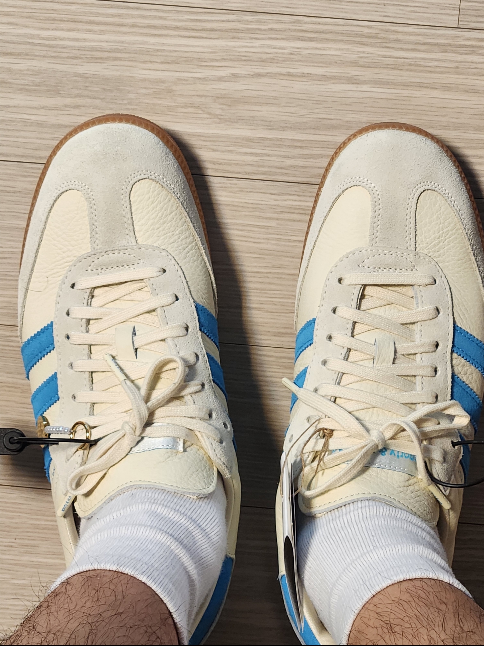 Adidas x Sporty & Rich Samba Cream Blue 착용 스타일 - 2