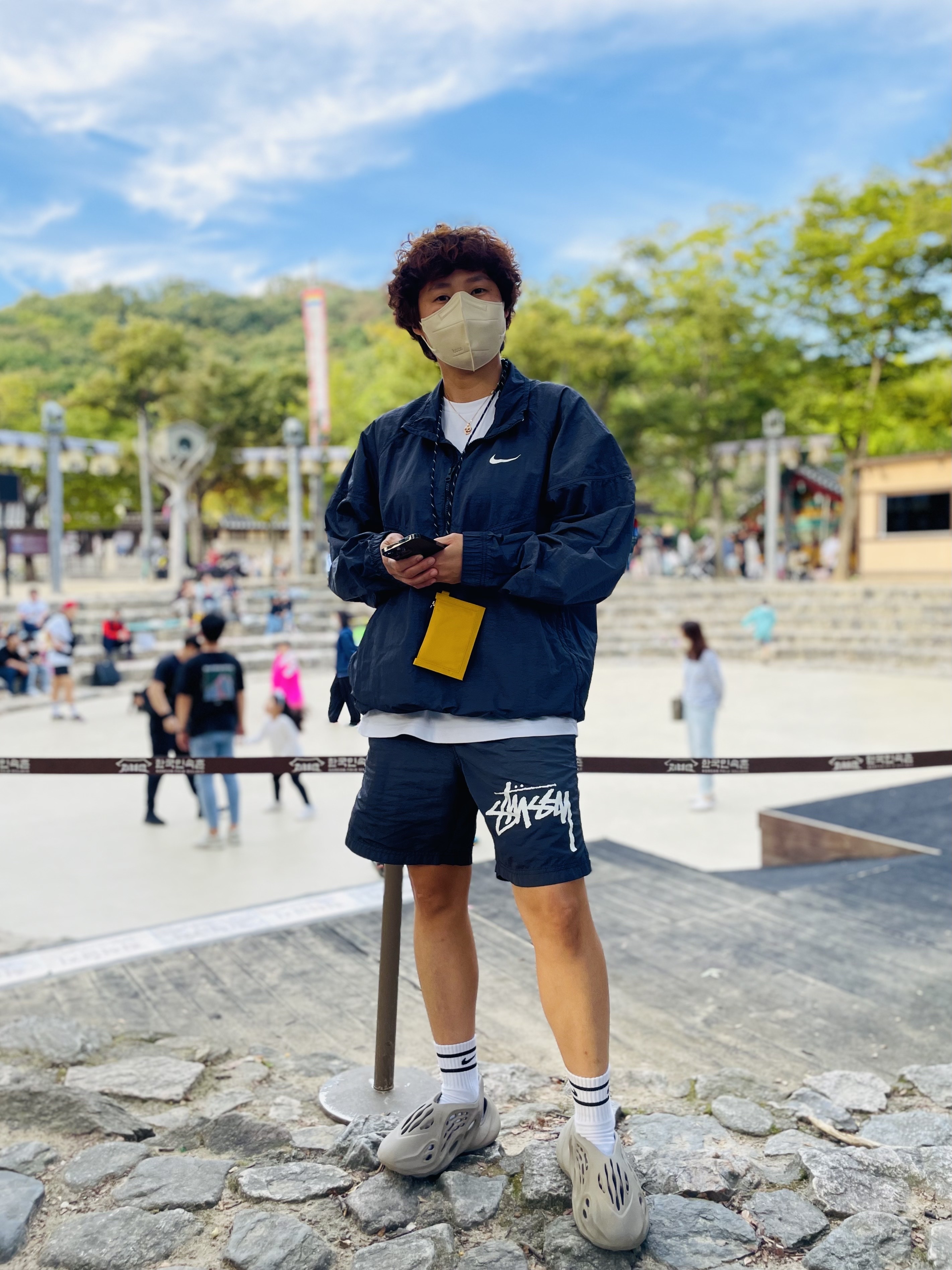 Nike x Stussy Windrunner Jacket Off Noir, Nike x Stussy Water Shorts Off Noir 착용 스타일 - 3