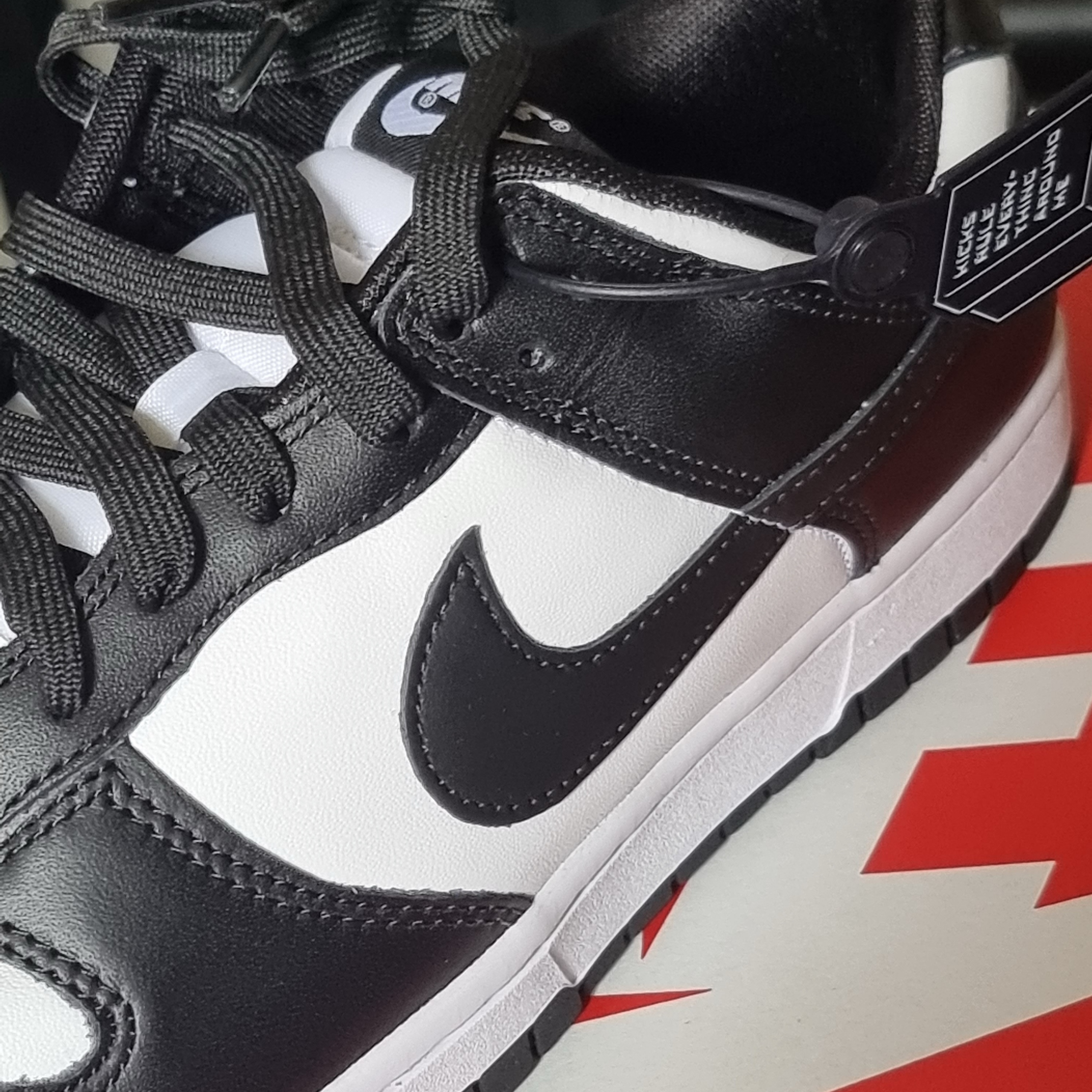 Nike Dunk Low Retro Black 착용 스타일