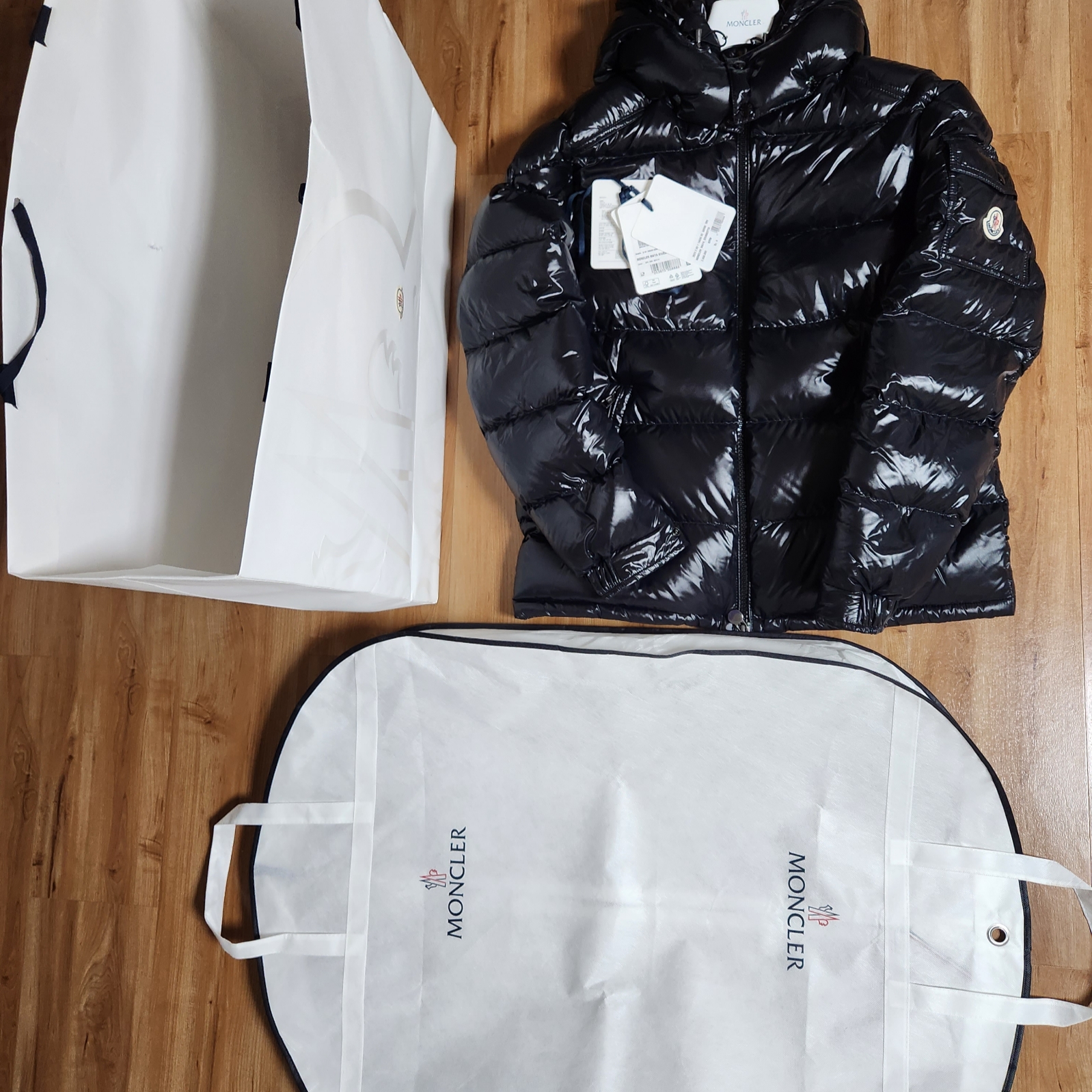 Moncler Maya Short Down Jacket Black - 23FW 착용 스타일