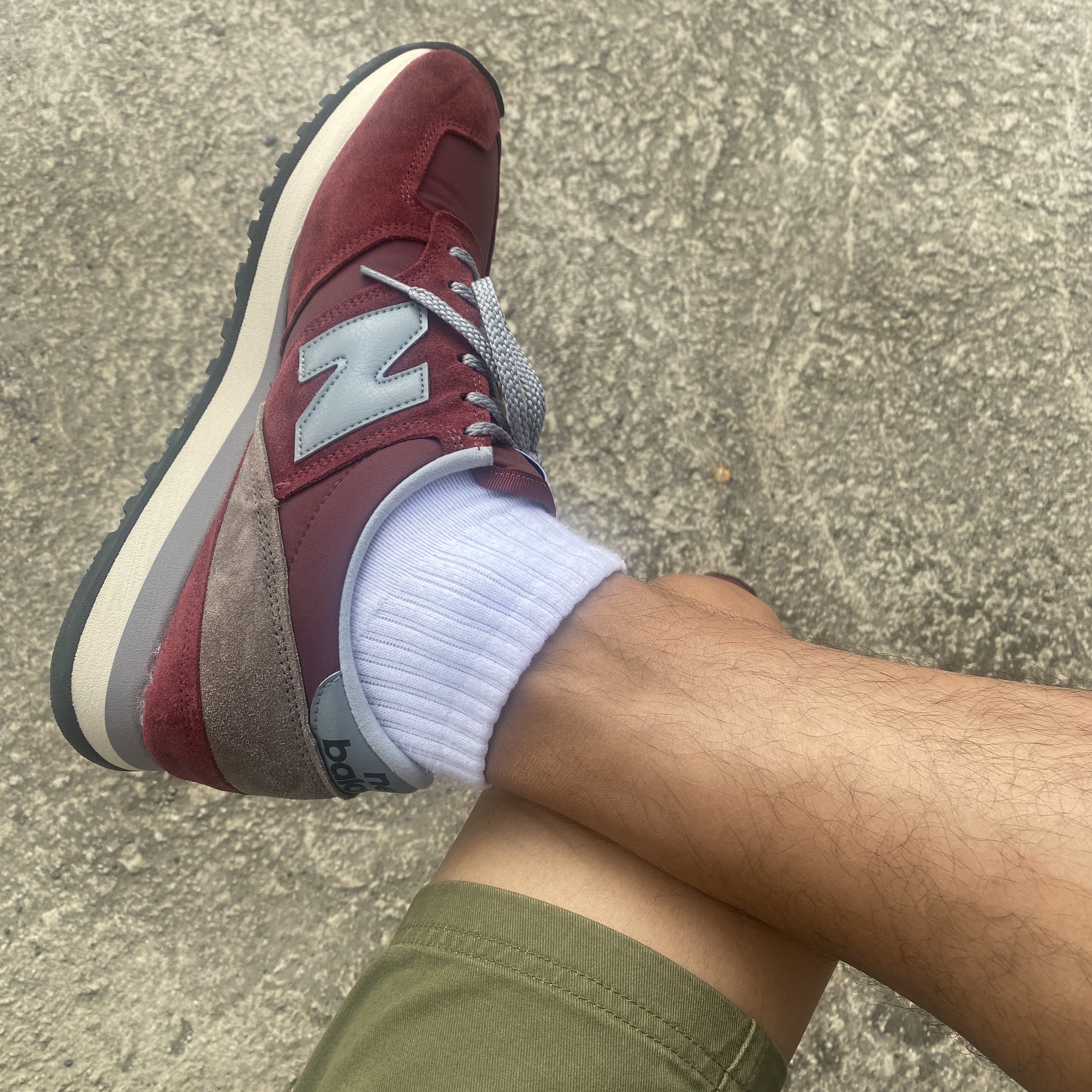 New Balance 730 Made in UK 40th Anniversary Burgundy 착용 스타일 - 2