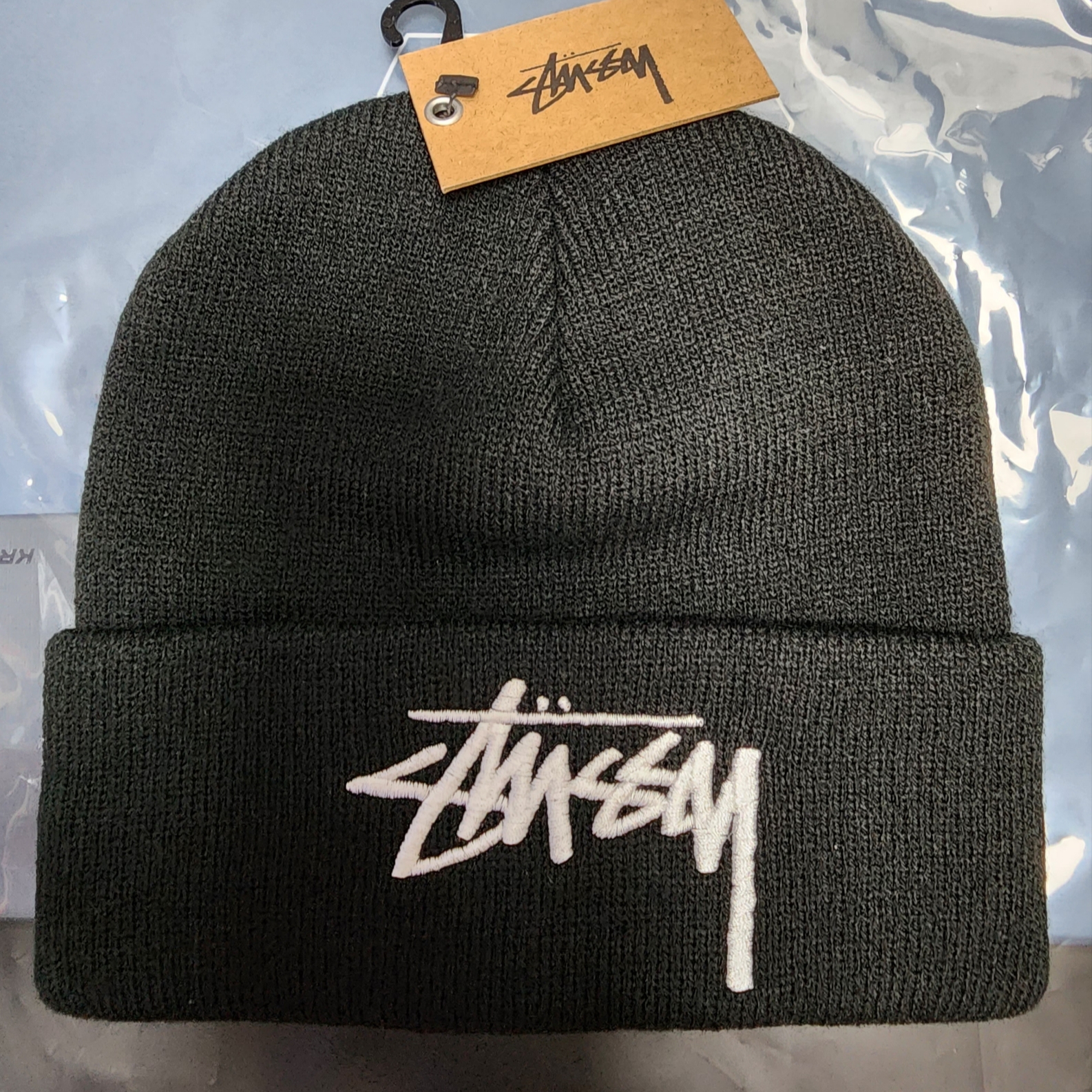 Stussy Big Stock Cuff Beanie Black 착용 스타일