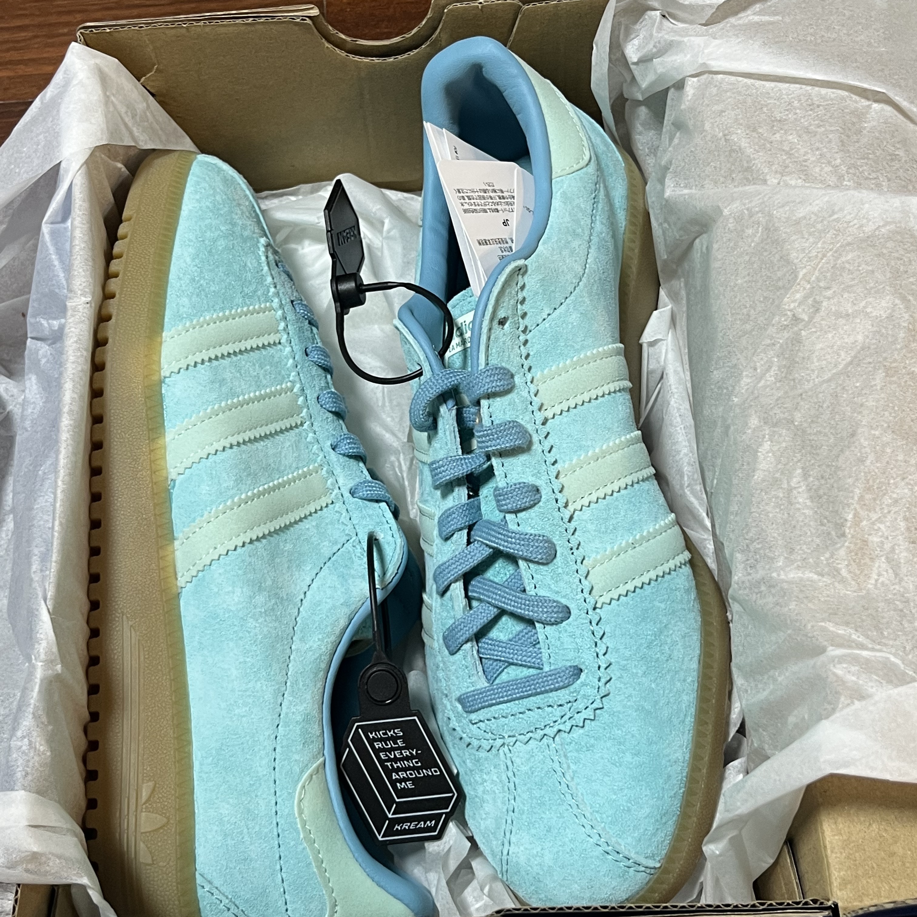 Adidas Bermuda Easy Mint 착용 스타일