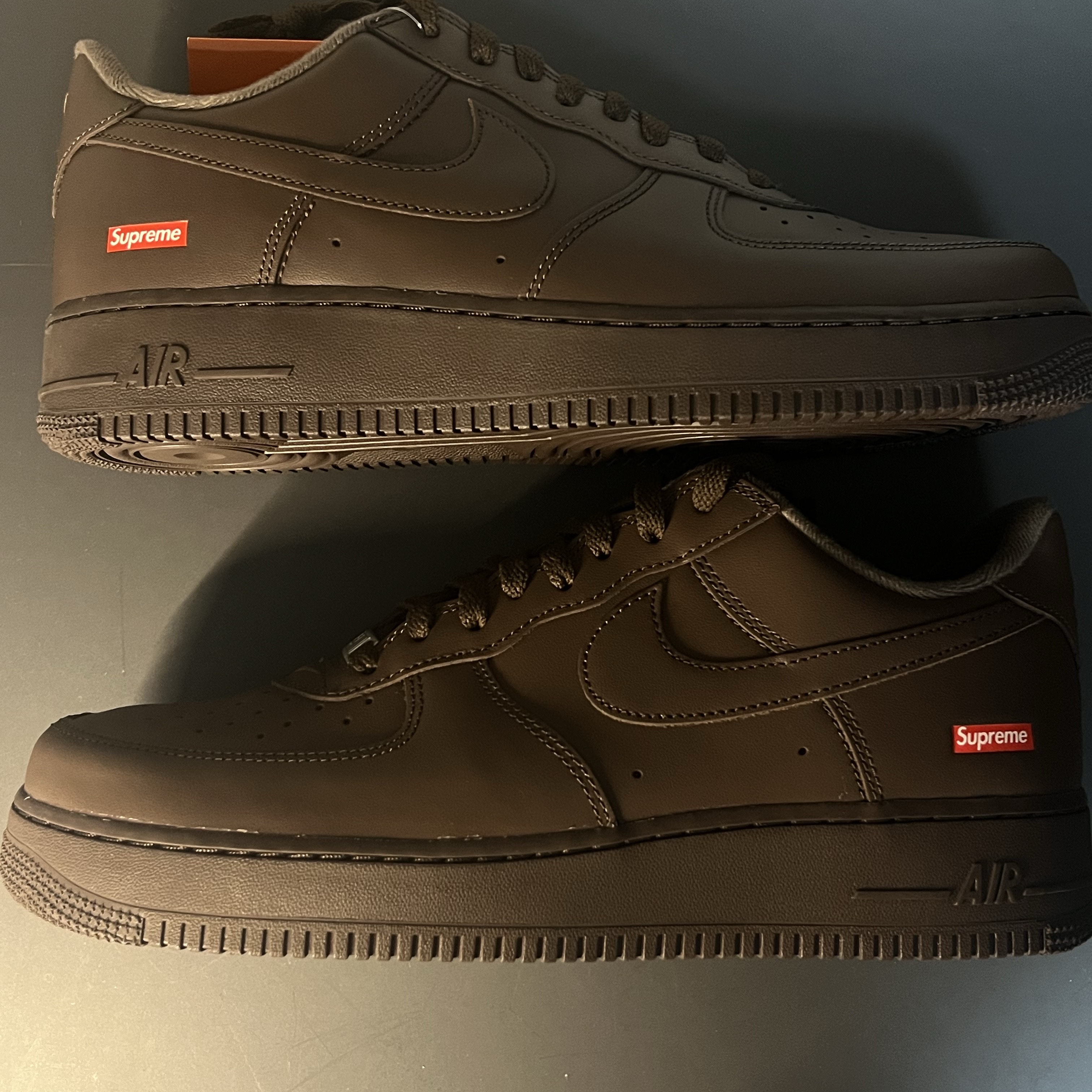Nike x Supreme Air Force 1 Low Baroque Brown 착용 스타일