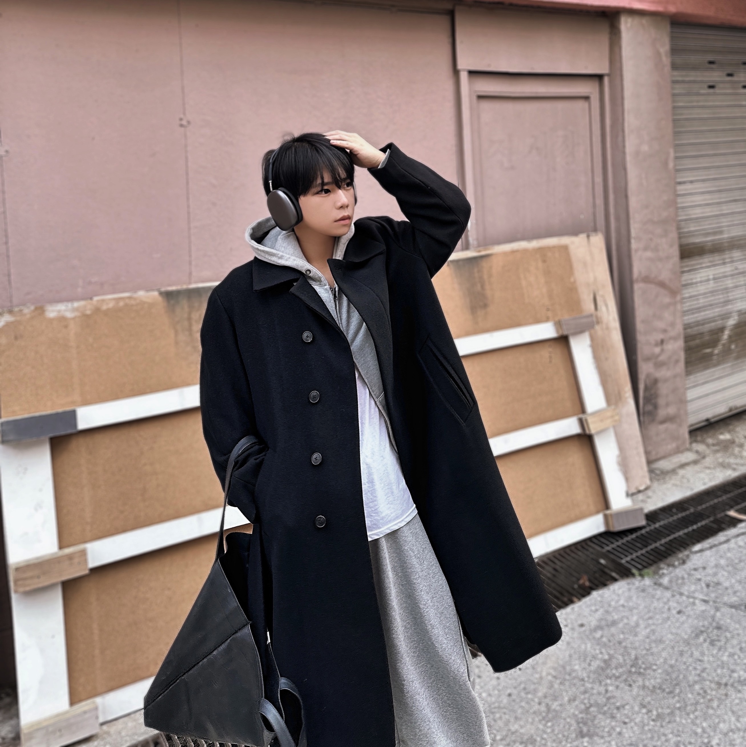 Apple AirPods Max Lightning Space Gray (Korean Ver.), Maison Mihara Yasuhiro Blakey OG Sole Leather Low-top Sneakers White 착용 스타일 - 1
