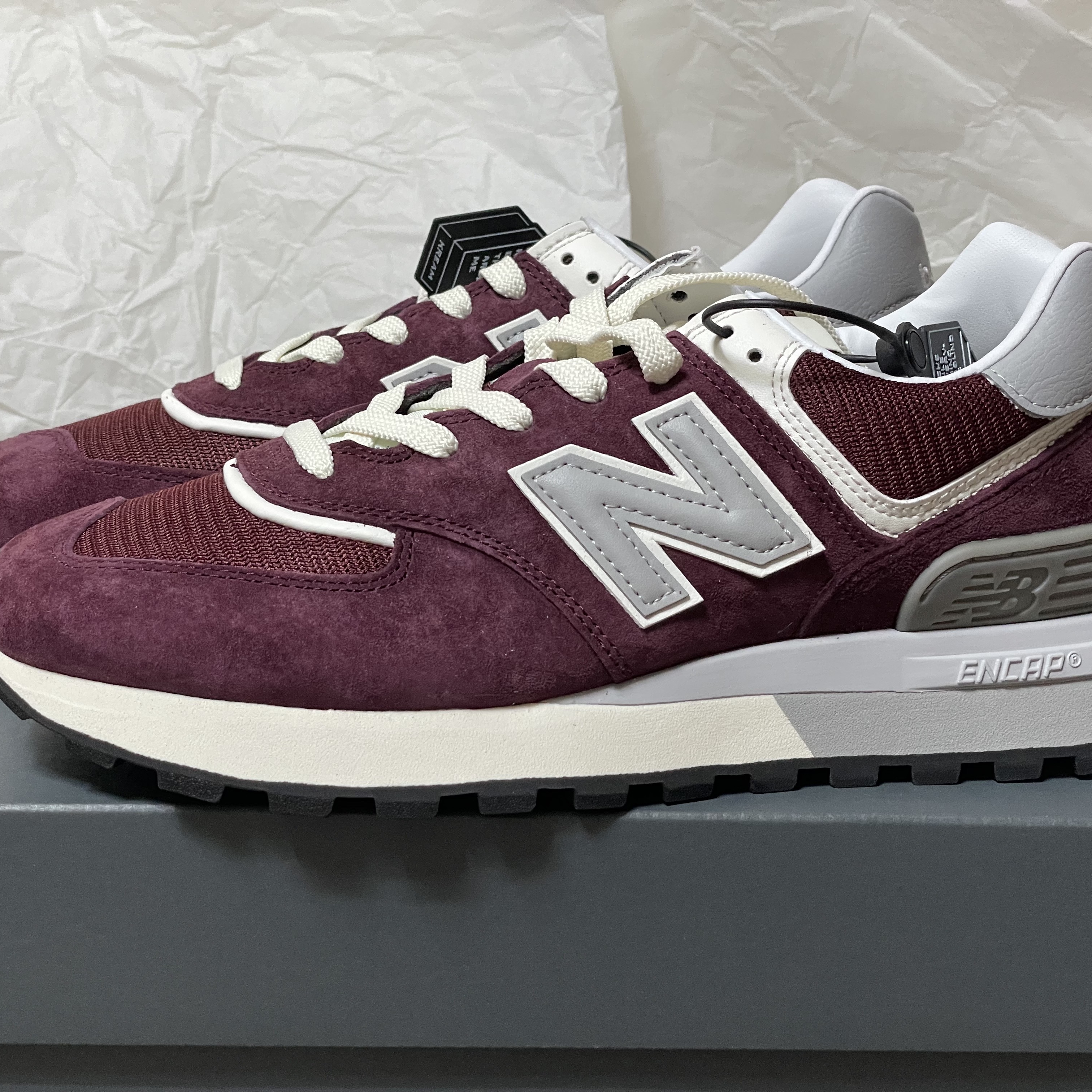 New Balance 574 Legacy Burgundy 착용 스타일 - 2