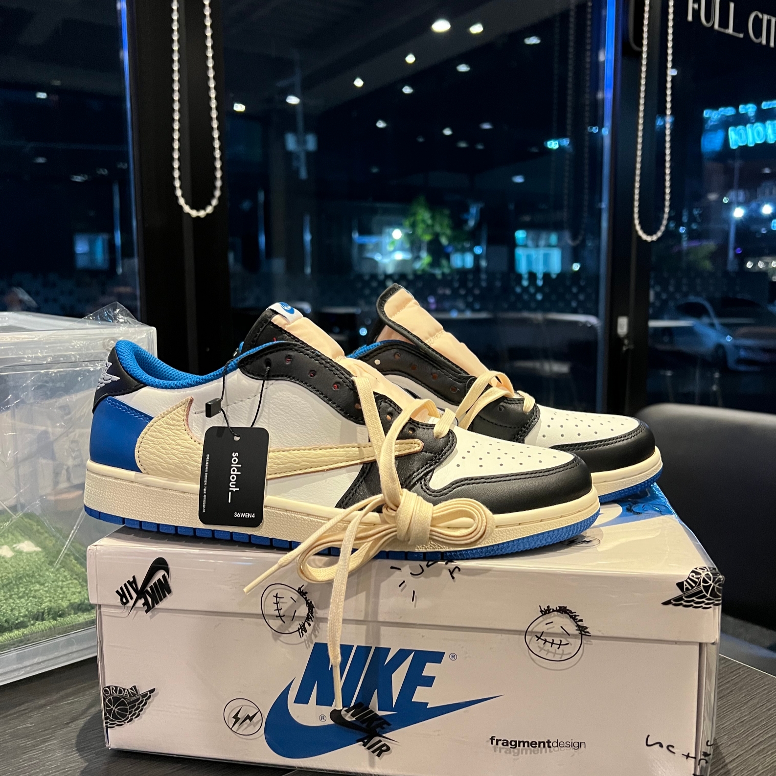 Jordan 1 x Travis Scott x Fragment Retro Low OG SP Military Blue 착용 스타일