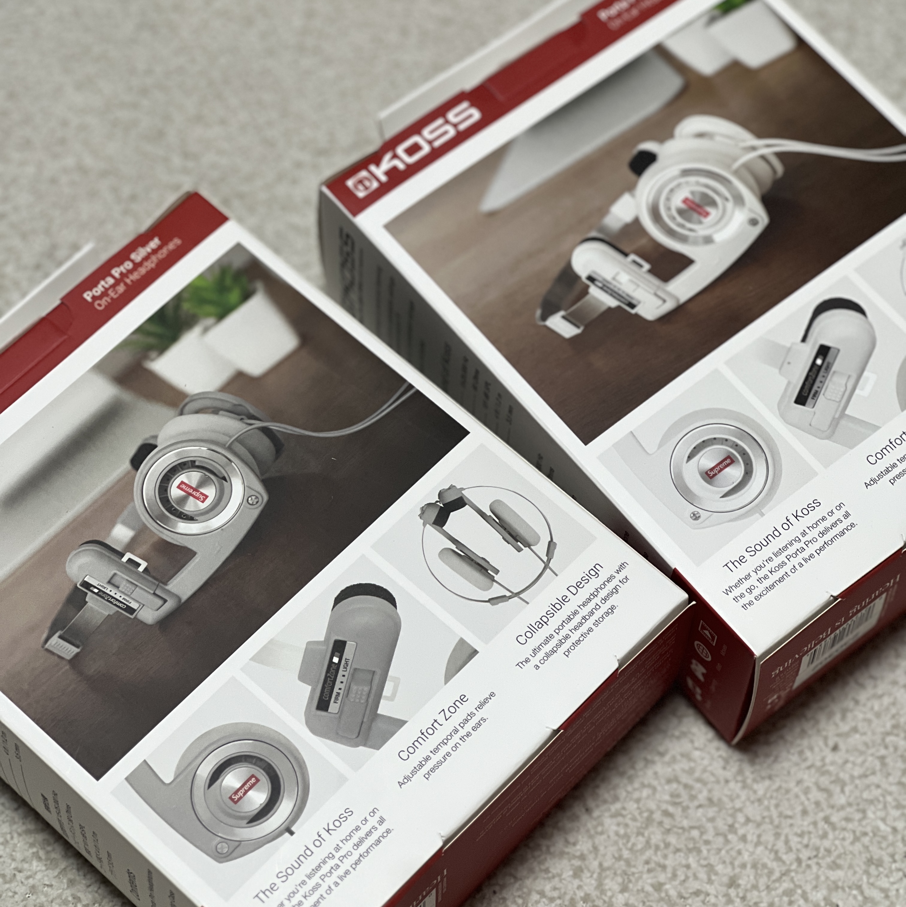 Supreme x Koss Portapro Headphones Silver - 23FW, Supreme x Koss Portapro Headphones White - 23FW 착용 스타일 - 1