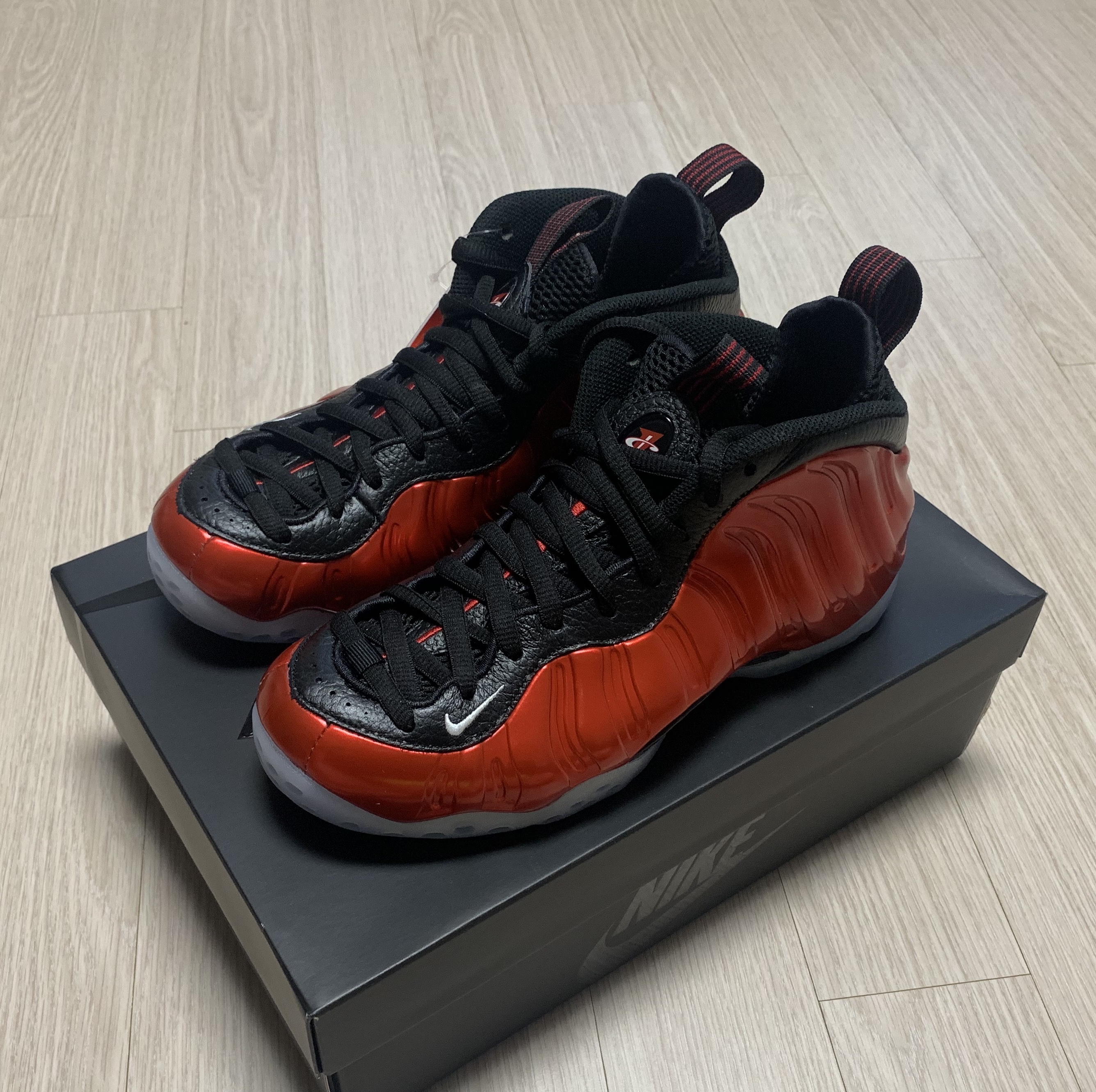 Nike Air Foamposite One Metallic Red 착용 스타일 - 1
