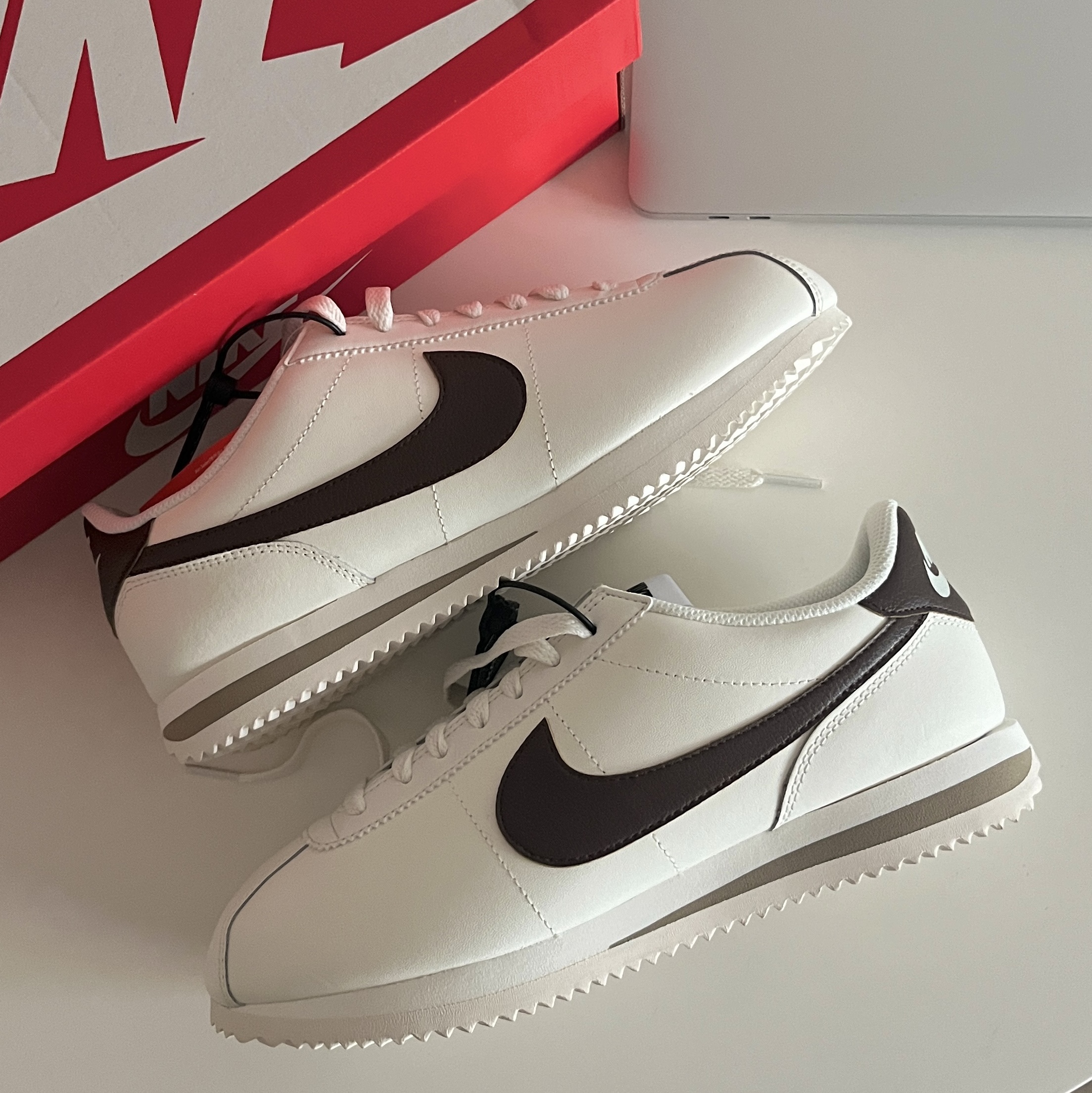 (W) Nike Cortez Sail Cacao Wow 착용 스타일