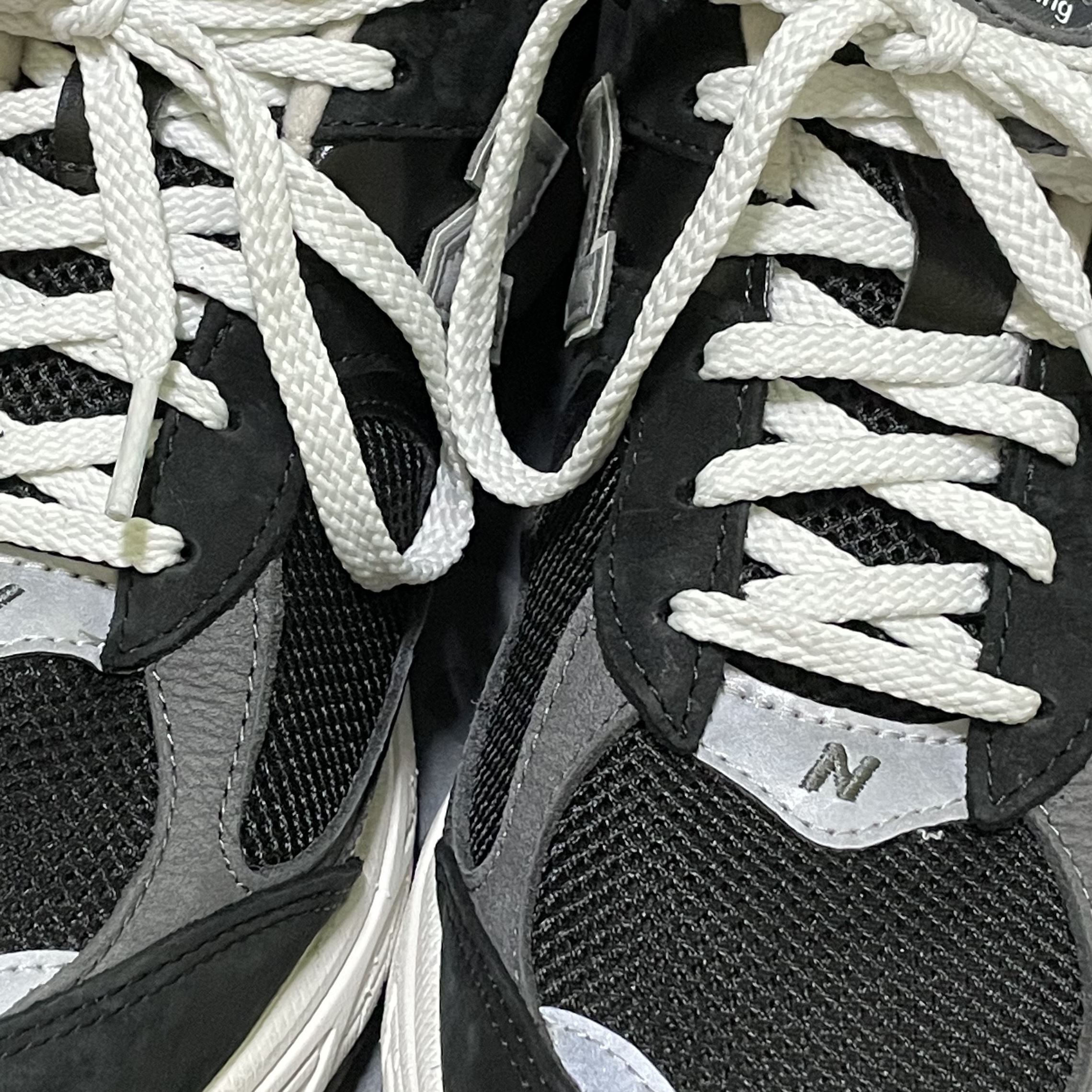 New Balance 2002R Premium Vintage Black 착용 스타일