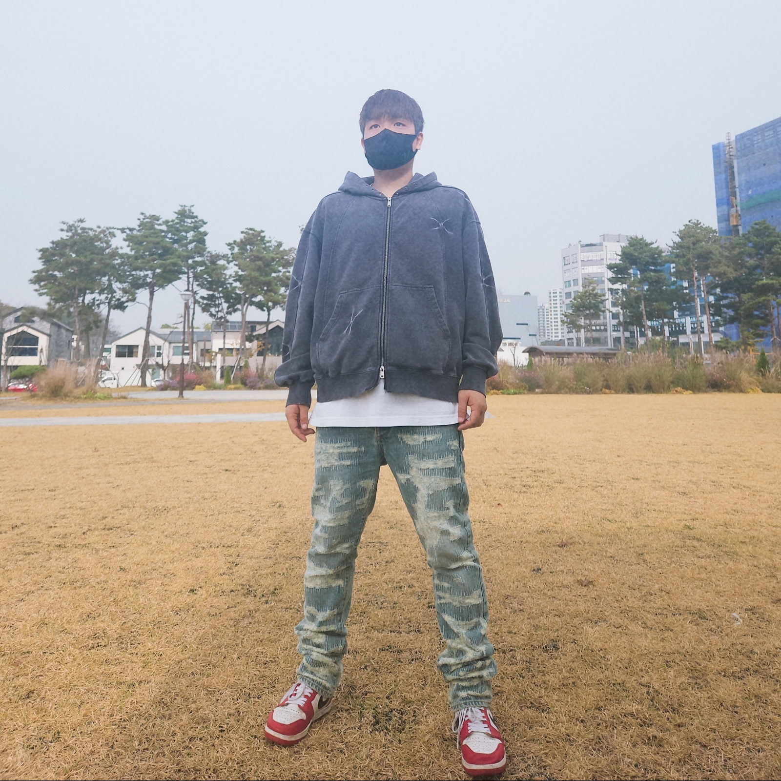 Undermycar x Konic Section Vol.2 Hard Destroyed Washed Jeans - 23SS, Jordan 1.5 Retro Chicago 2015 착용 스타일 - 1