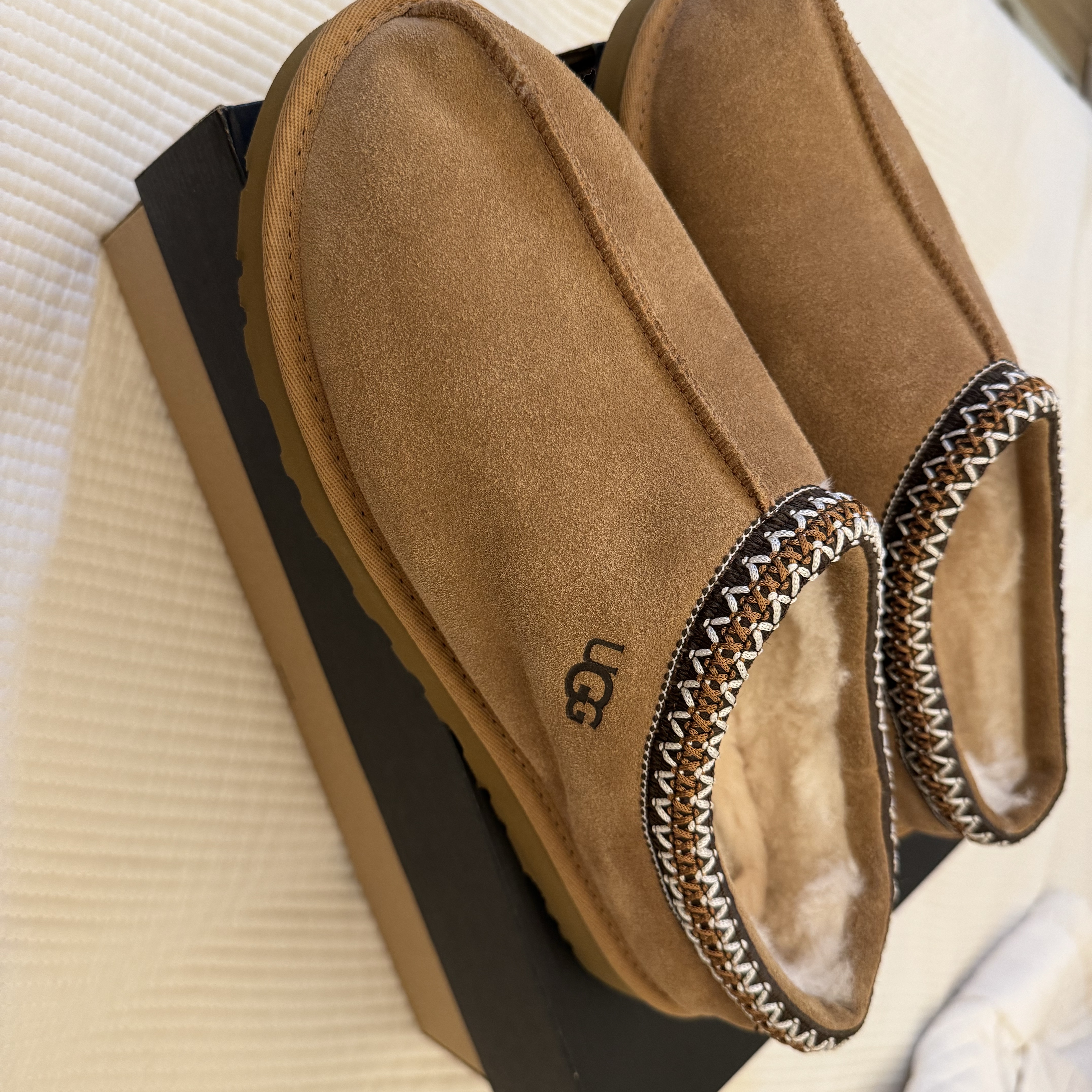 UGG Tasman Slipper Chestnut 착용 스타일 - 1