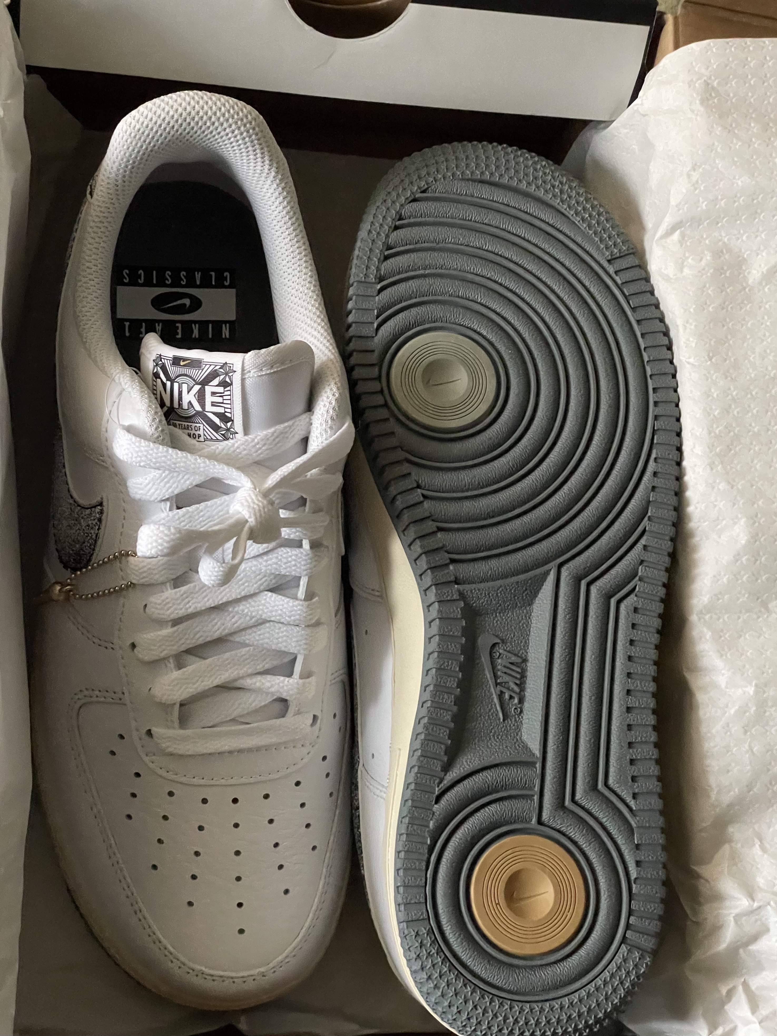 Nike Air Force 1 '07 LX White Smoke Grey 착용 스타일 - 2