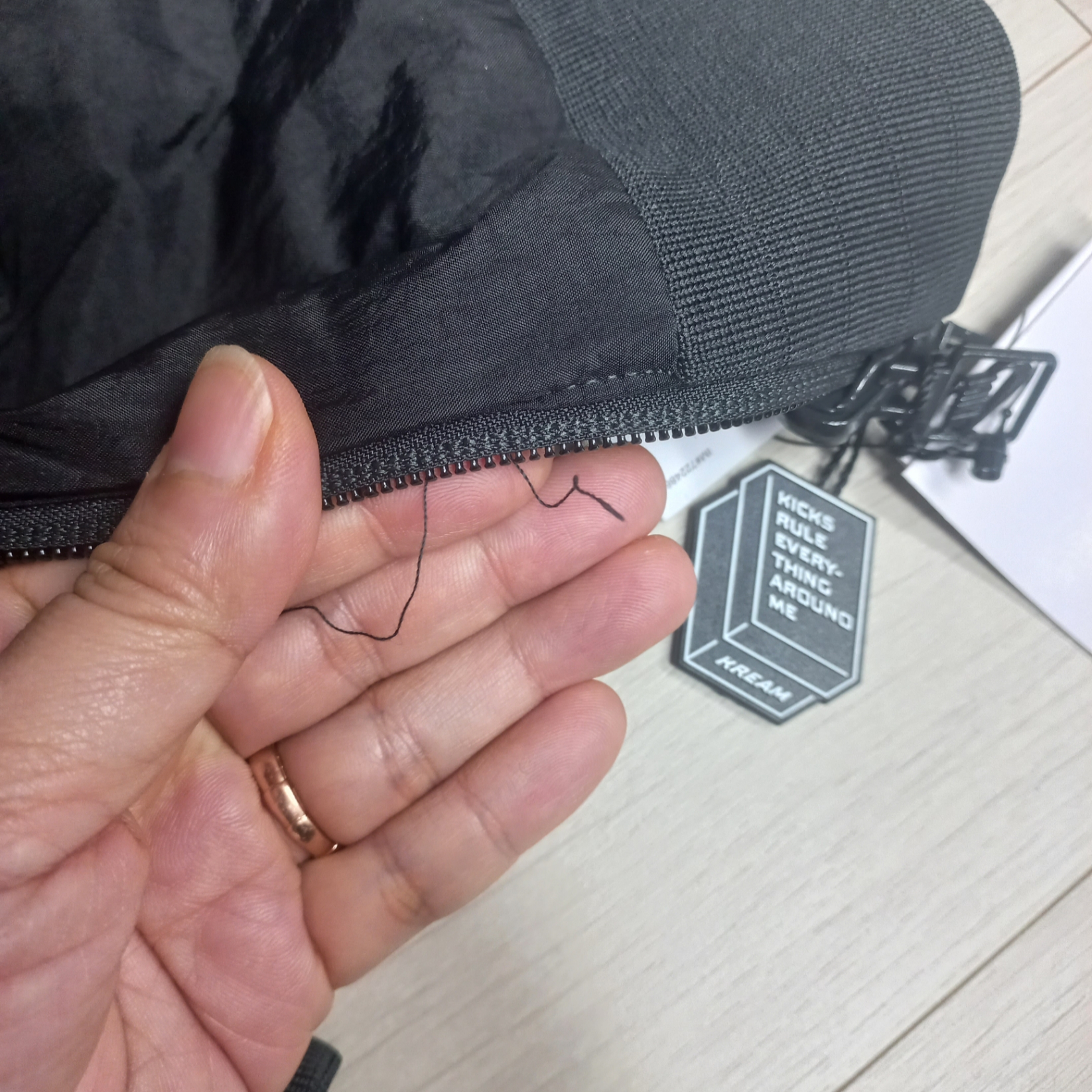 Nike Big Swoosh Full Zip Jacket Black Sail 착용 스타일 - 4