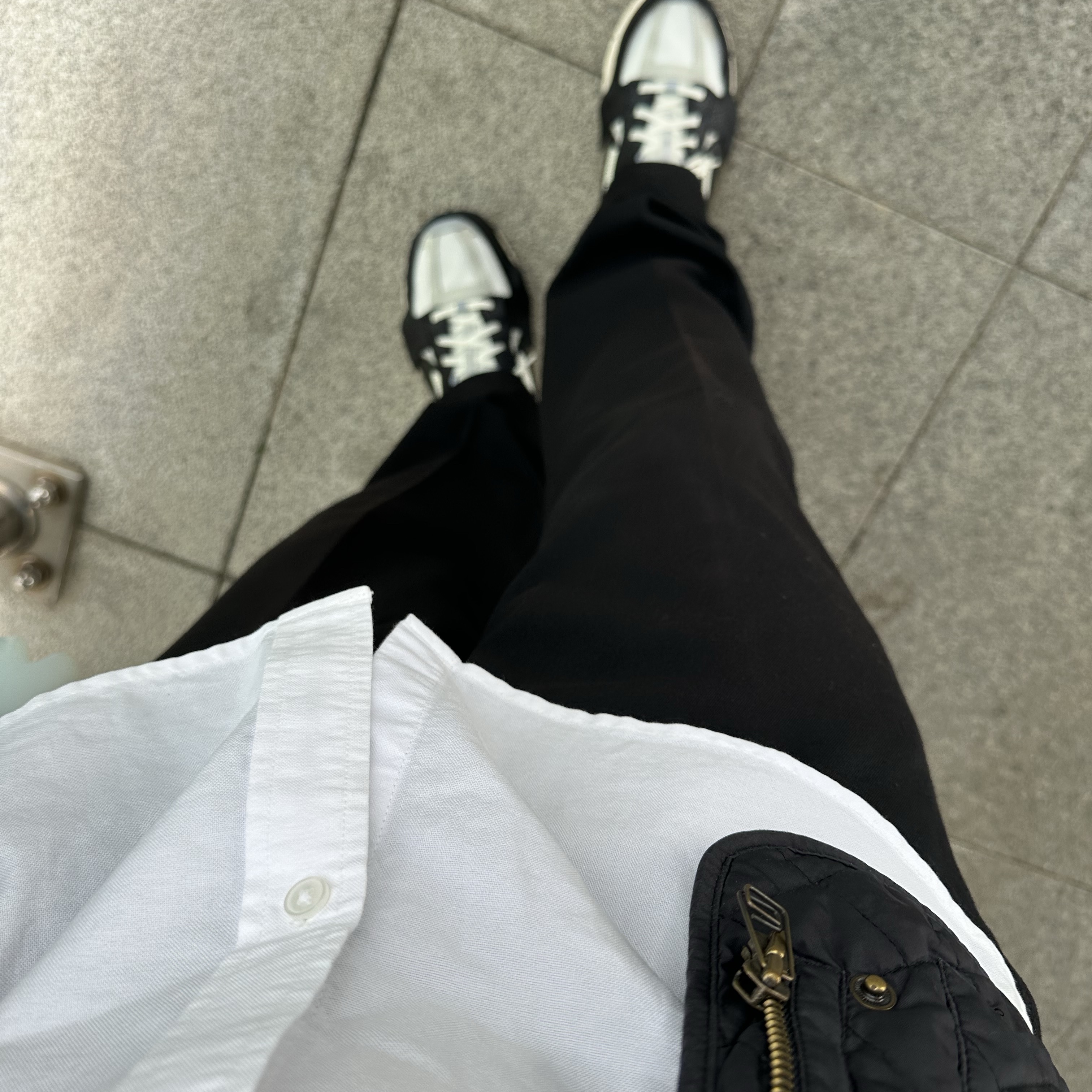 (W) Nike Zoom Vomero 5 Wolf Grey and Black 착용 스타일