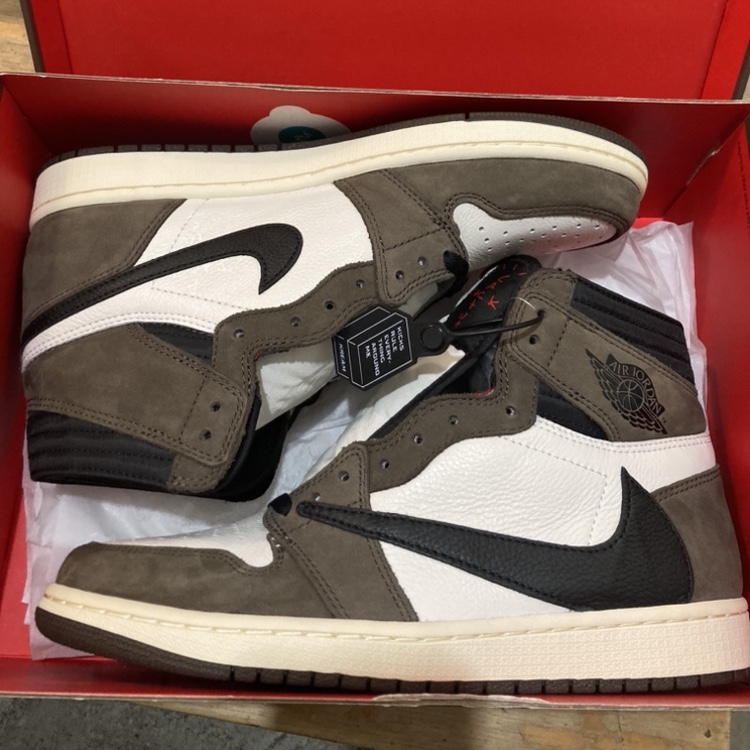 Jordan 1 x Travis Scott Retro High OG SP Mocha 착용 스타일