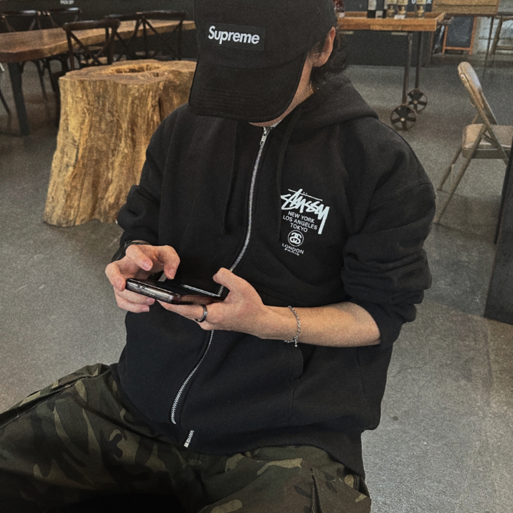 Stussy World Tour Zip Hoodie Black 2023, Supreme Suede Visor Camp Cap Black - 23SS 착용 스타일