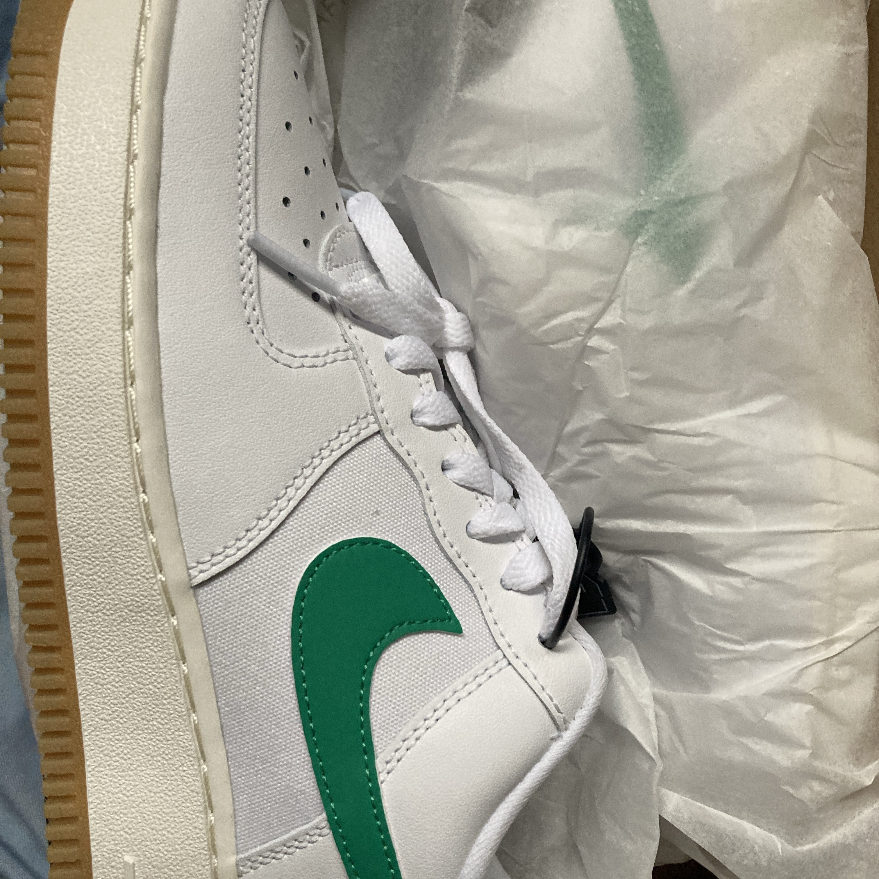 (W) Nike Air Force 1 '07 White Stadium Green 착용 스타일