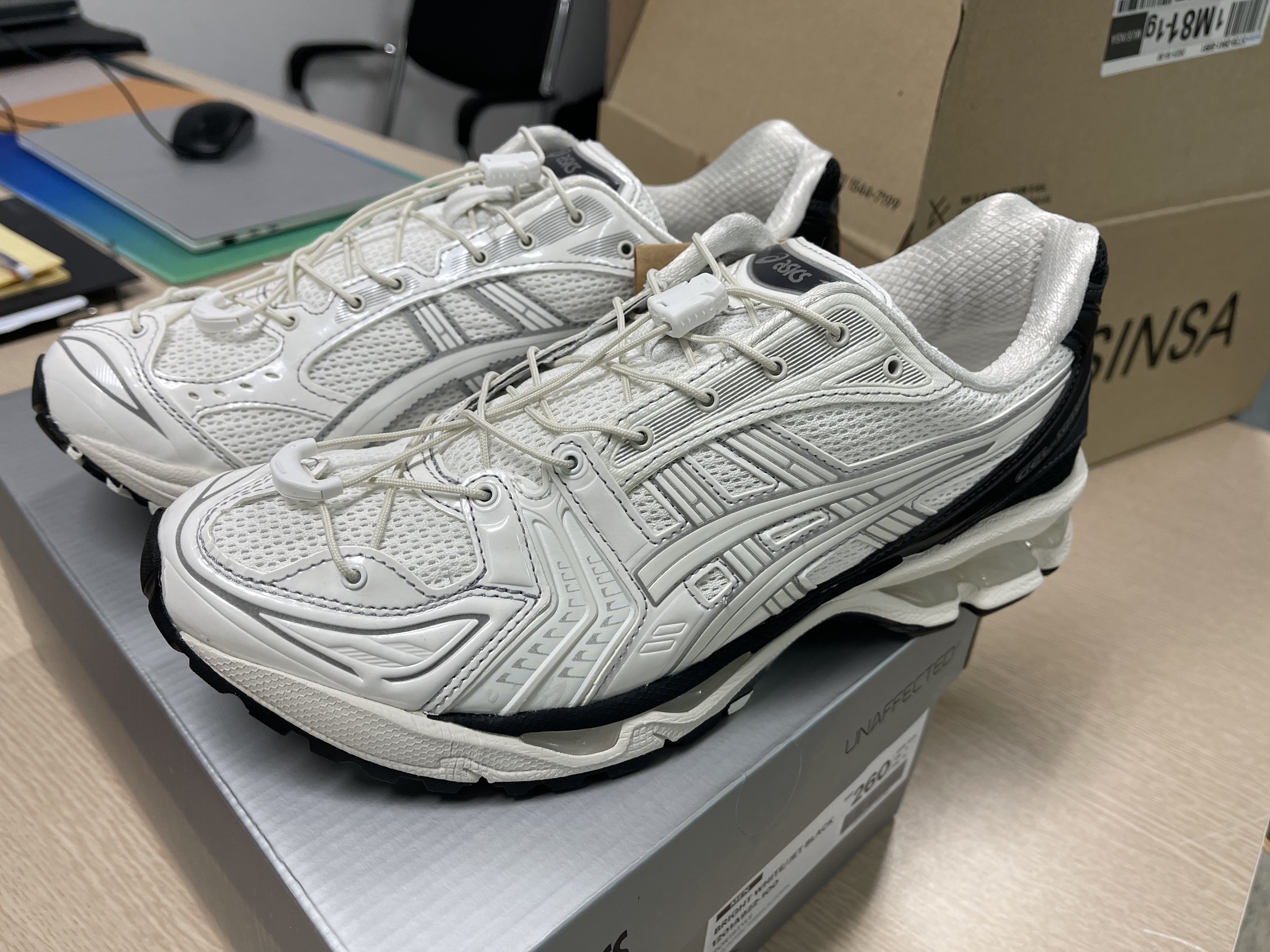 Asics x Unaffected Gel-Kayano 14 Galaxy White 착용 스타일 - 1