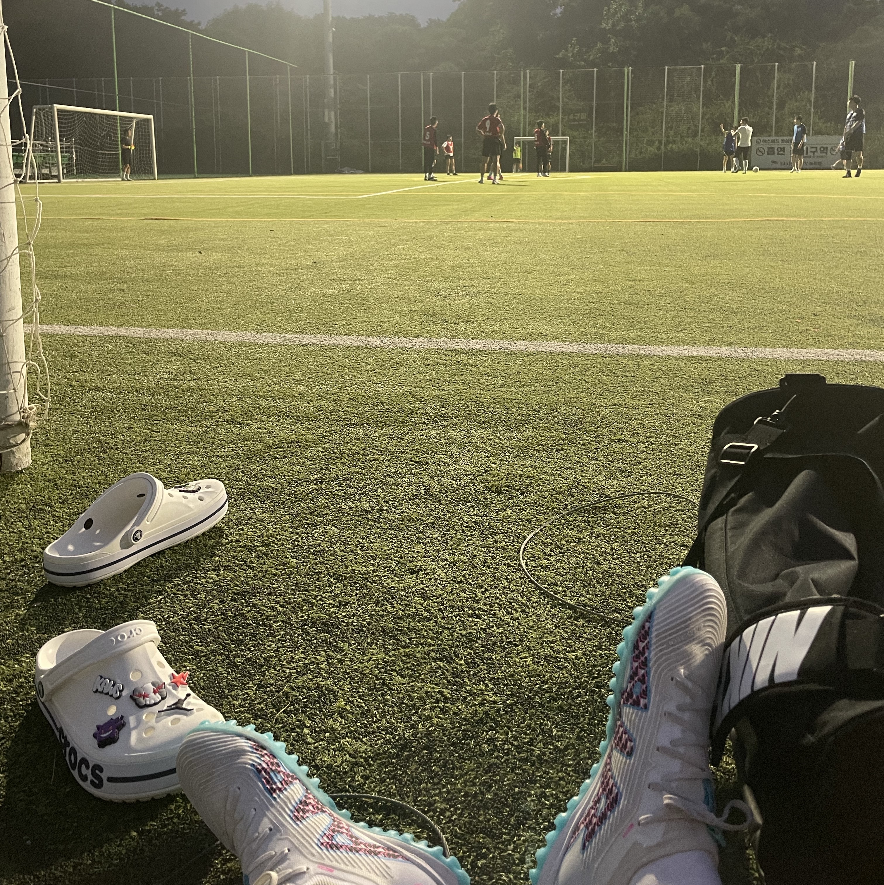 Nike Zoom Mercurial Vapor 15 Pro TF White Baltic Blue, Crocs Bayaband Clog White Navy 착용 스타일 - 1