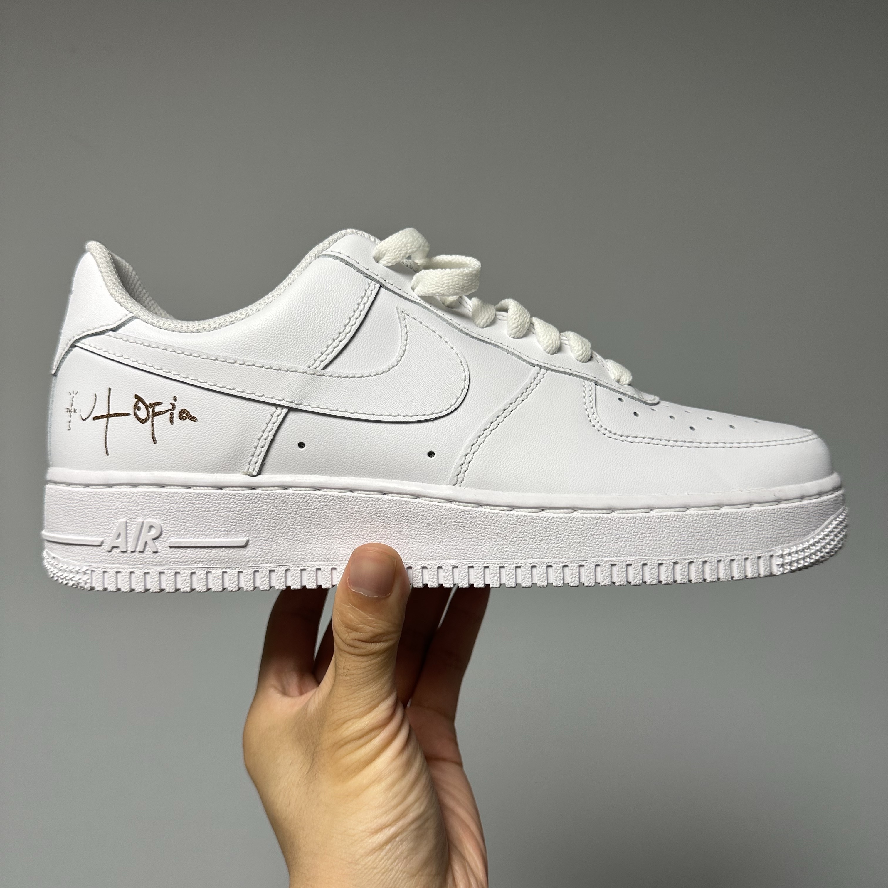 (W) Nike x Travis Scott Air Force 1 '07 Low Cactus Jack Utopia Edition White 착용 스타일 - 1