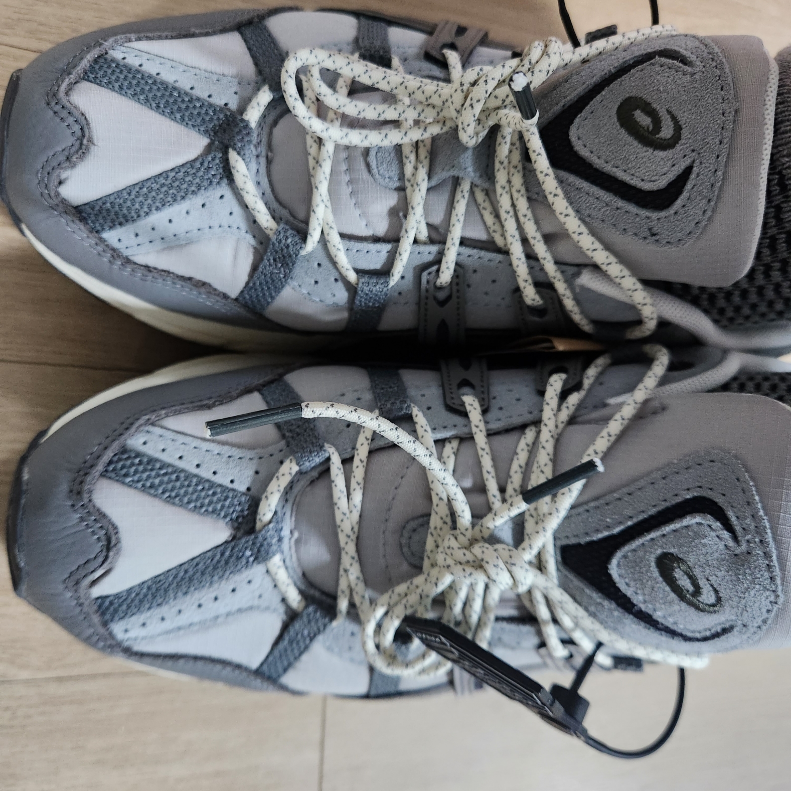 Asics Gel-Sonoma 15-50 Oyster Grey Clay Grey 착용 스타일 - 2
