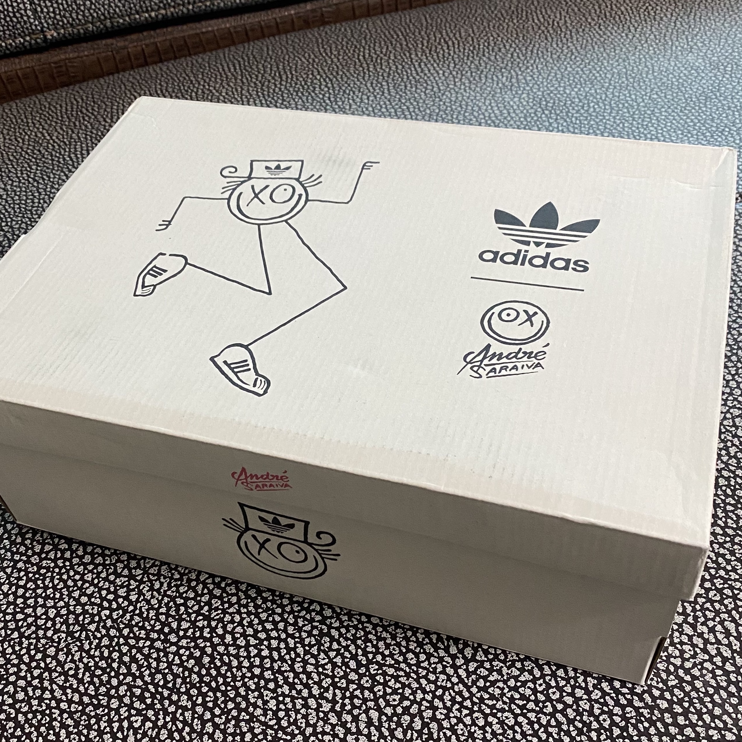 Adidas x Andre Saraiva Superstar Cream White Core Black 착용 스타일 - 1