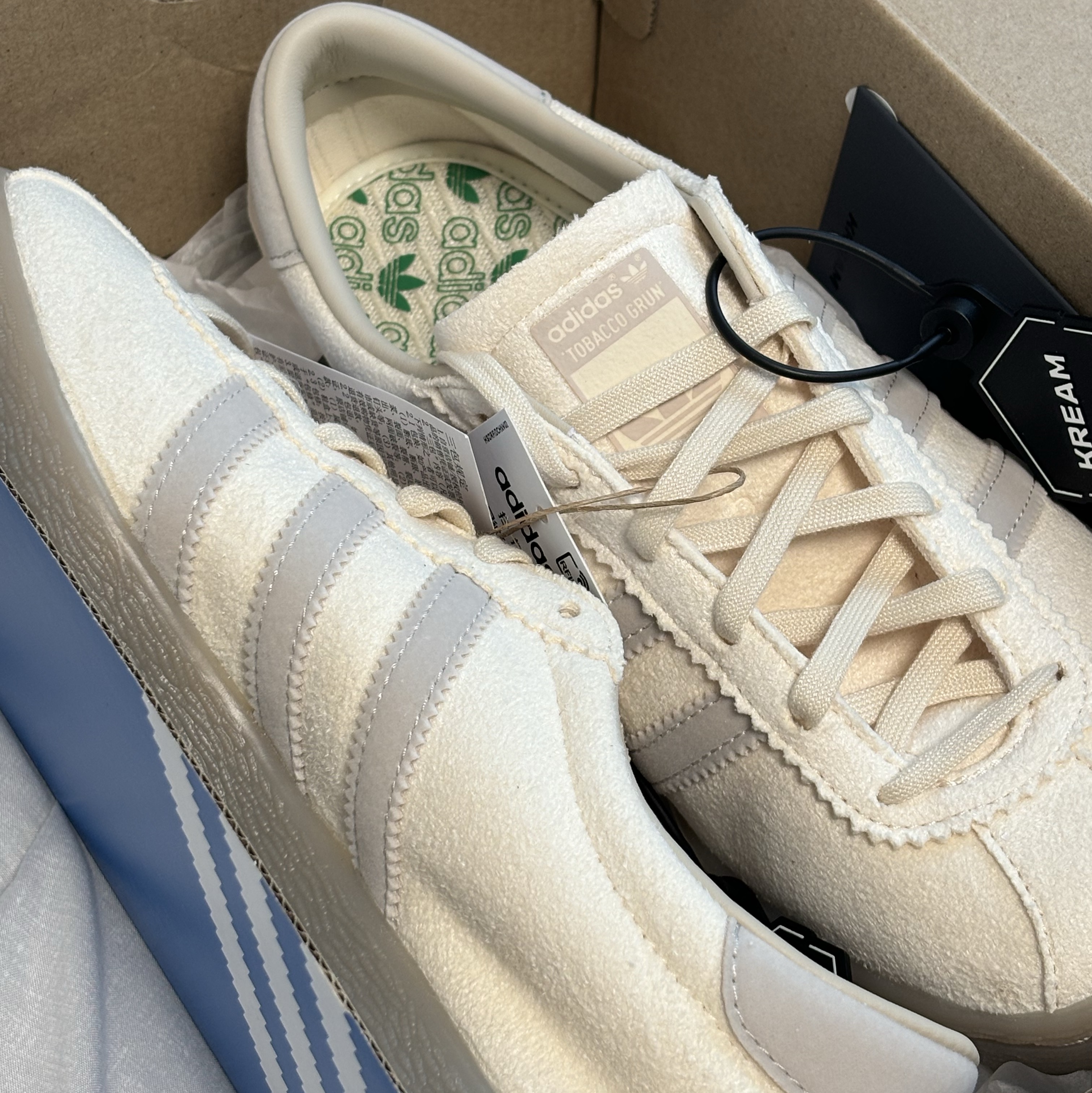 Adidas Tobacco Gruen Cream White Bliss 착용 스타일