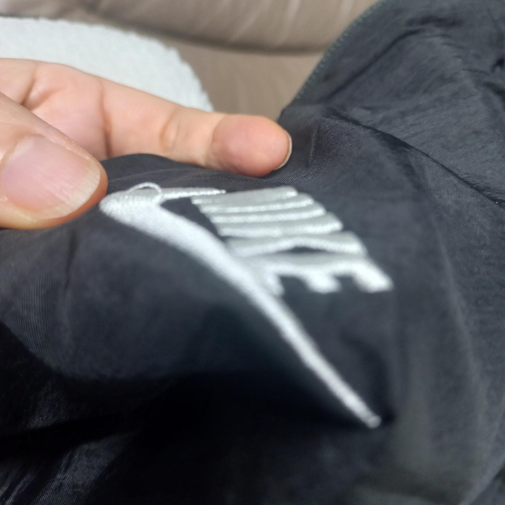 Nike Big Swoosh Full Zip Jacket Black Sail 착용 스타일 - 8