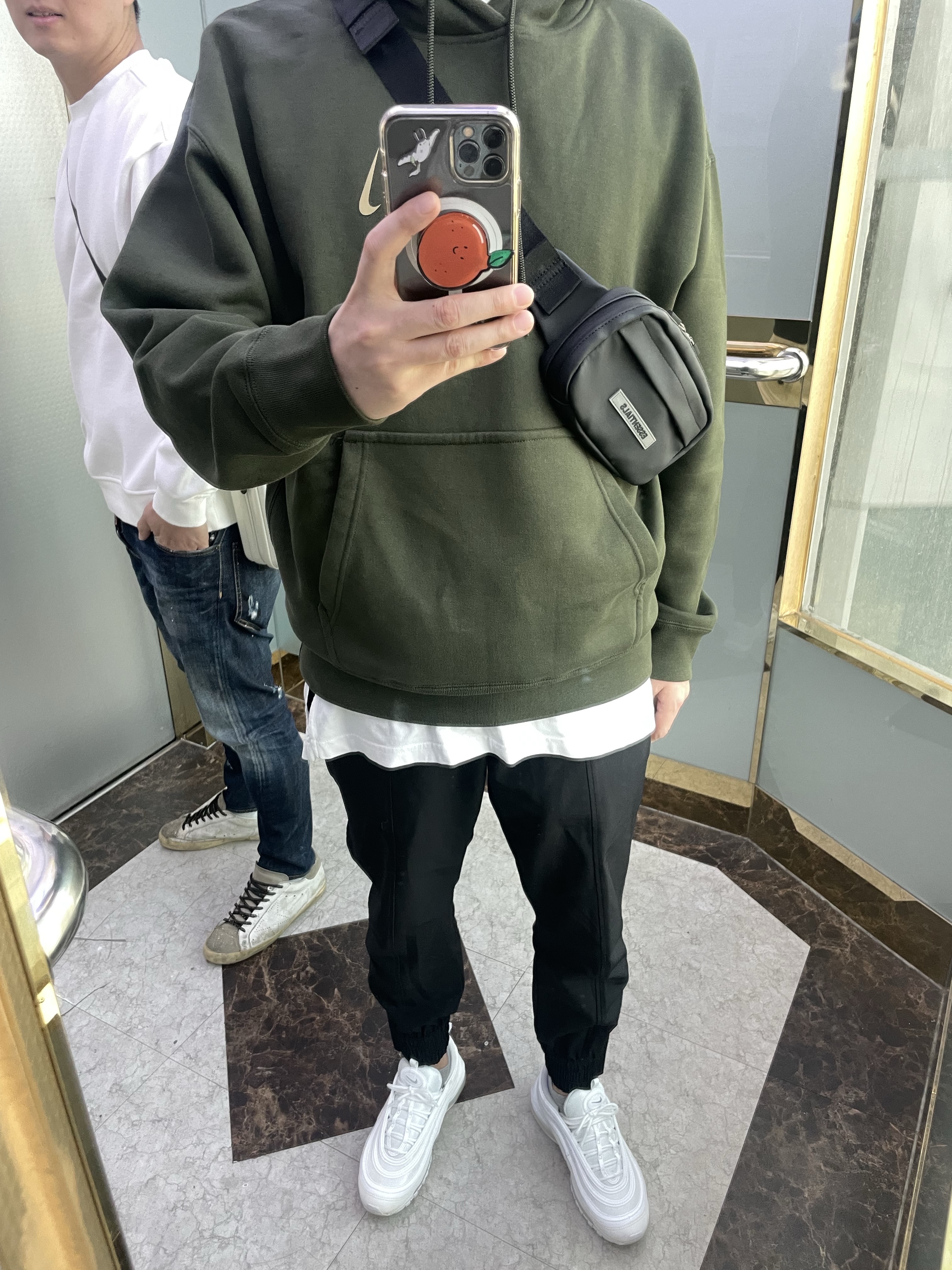 Nike x Billie Eilish NRG Fleece Hoodie Sequoia - Asia, Nike Air Max 97 Triple White Wolf Grey 착용 스타일 - 1