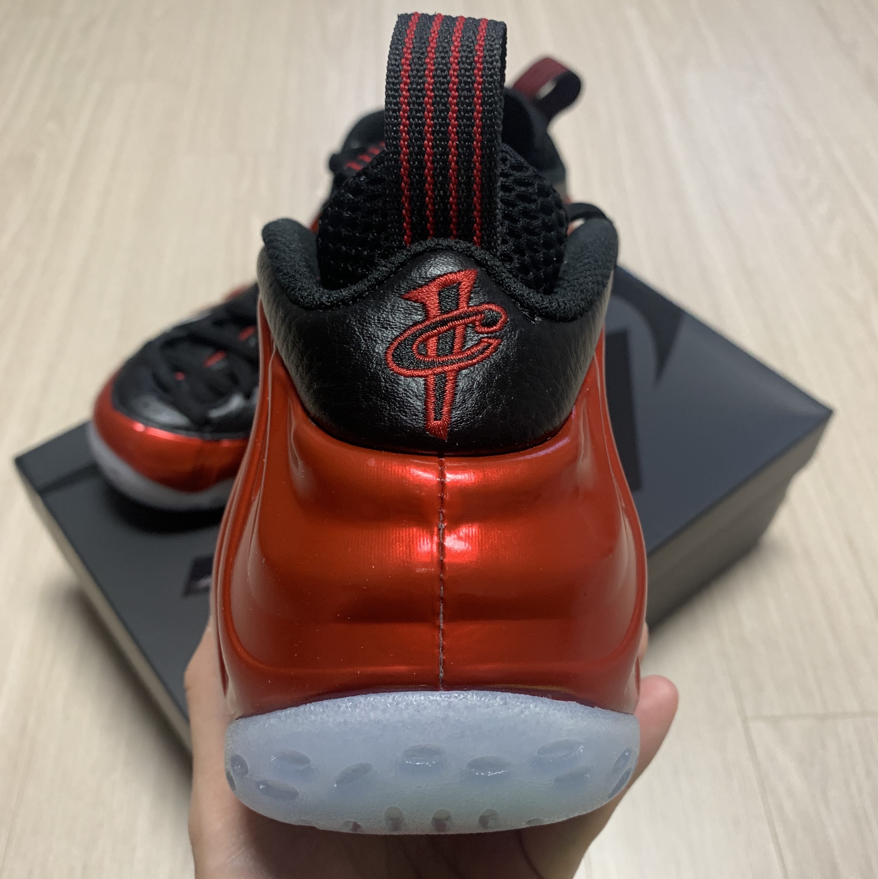 Nike Air Foamposite One Metallic Red 착용 스타일 - 4