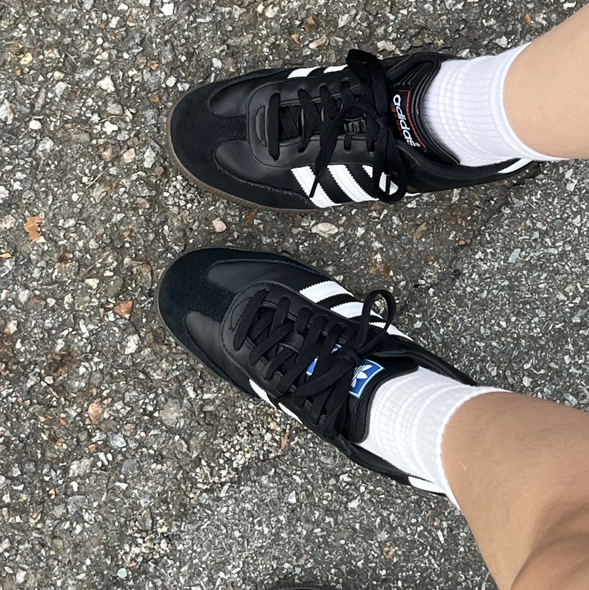 Adidas Samba OG Black White Gum 착용 스타일 - 2