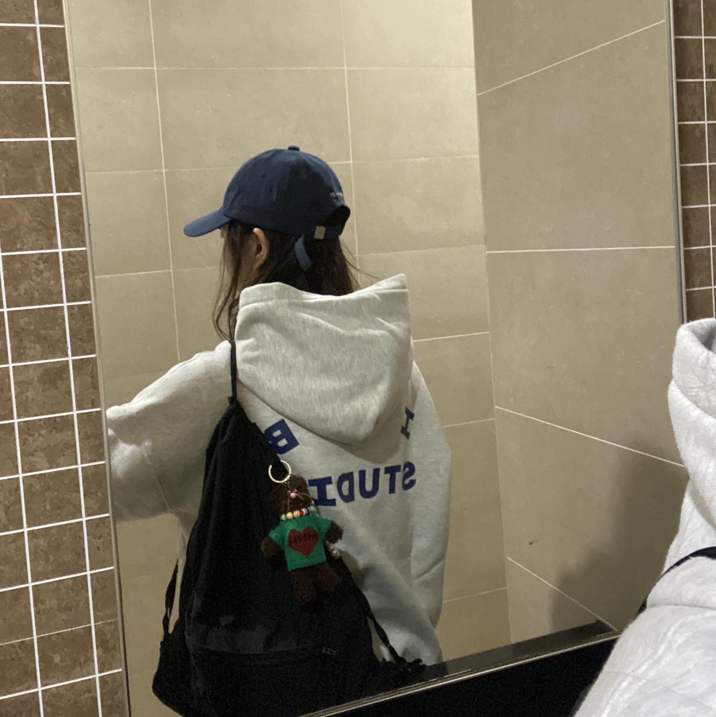 IAB Studio Hoodie Light Gray, STU x Monamhee Namhee 착용 스타일
