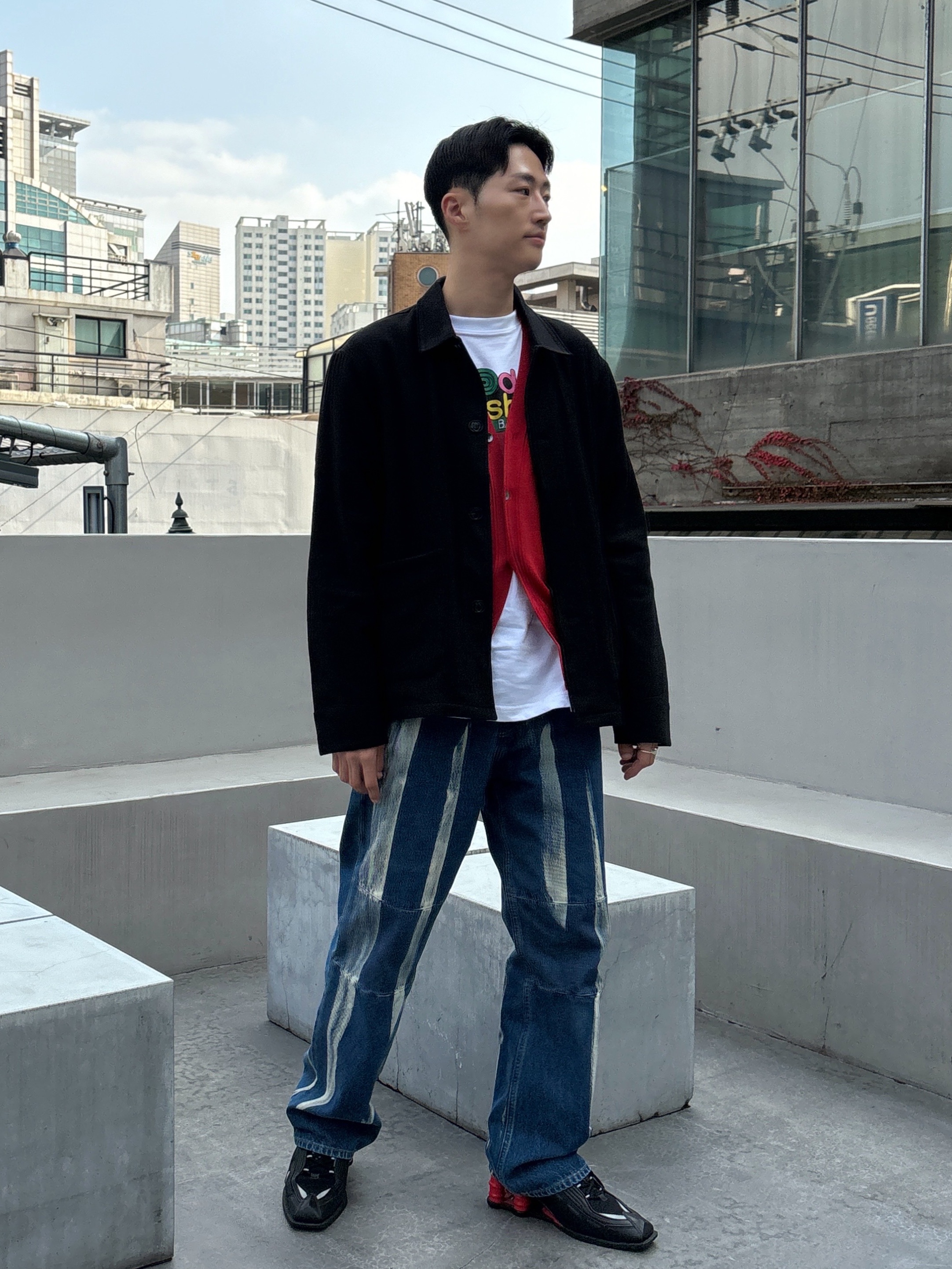 Nike x Martine Rose Shox MR4 Black 착용 스타일 - 3