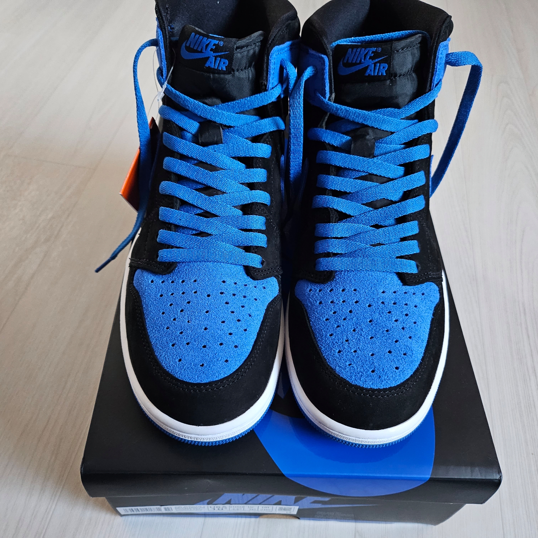 Jordan 1 Retro High OG Royal Reimagined 착용 스타일 - 3