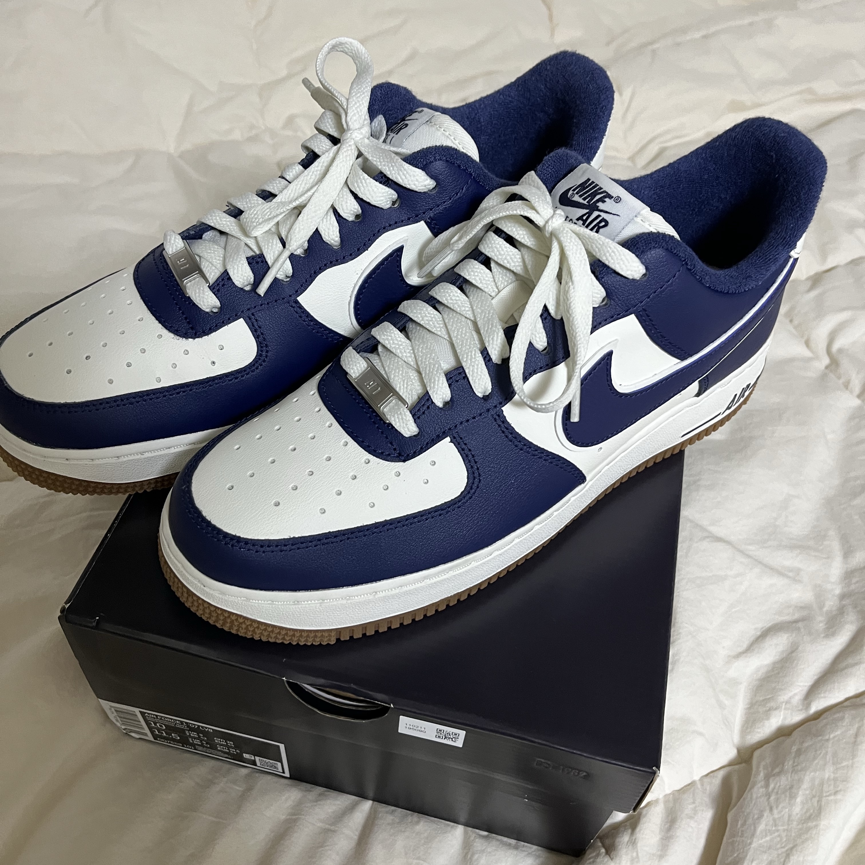 Nike Air Force 1 '07 LV8 Midnight Navy 착용 스타일 - 1