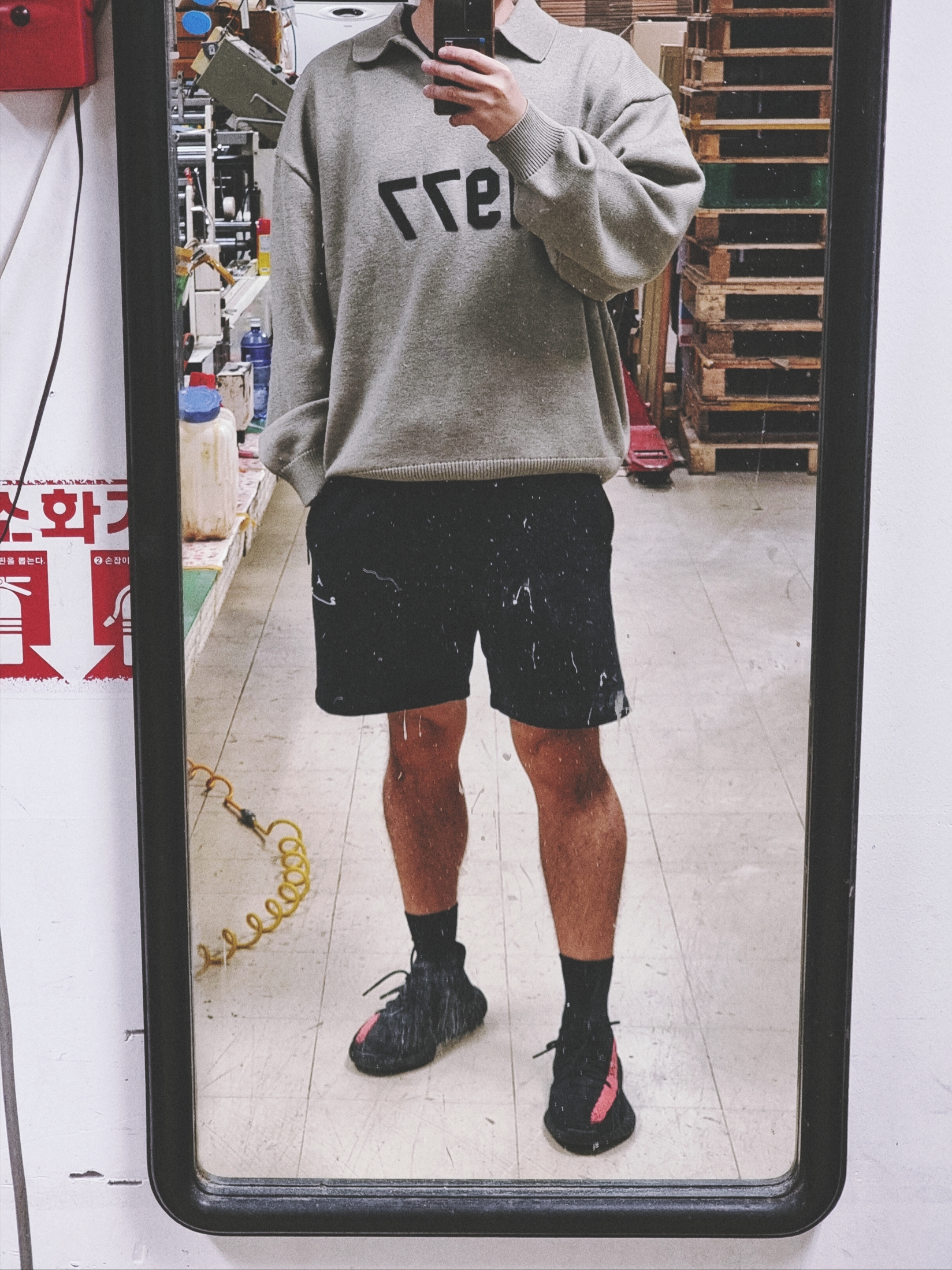 Essentials 1977 Knit Long Sleeve Polo Dark Oatmeal - 22SS, Adidas Yeezy Boost 350 V2 Core Black Red 2022/2023 착용 스타일
