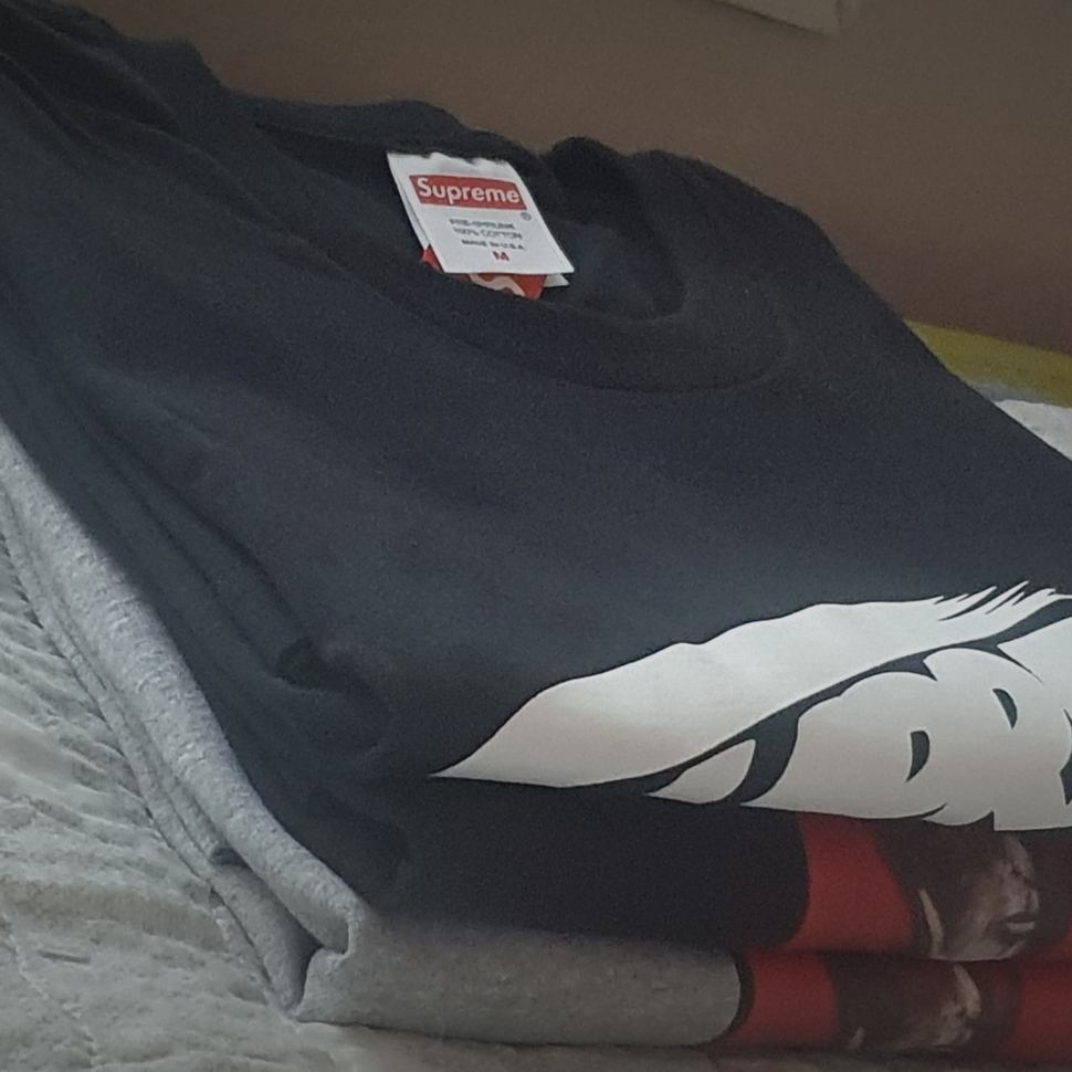 Supreme American Psycho T-Shirt Black - 23FW, Supreme American Psycho T-Shirt Heather Grey - 23FW 착용 스타일