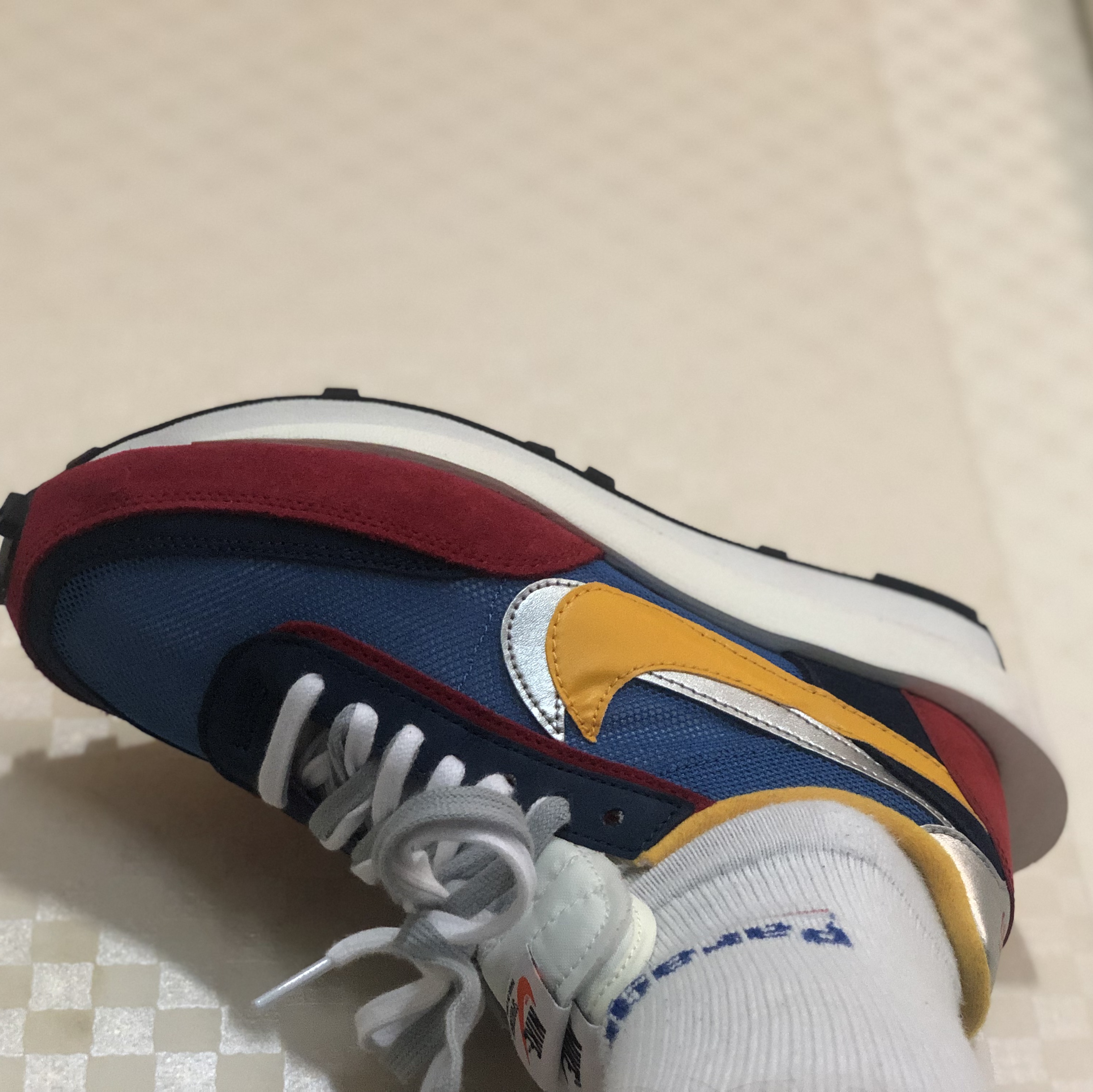 Nike x Sacai LDWaffle Blue Multi 착용 스타일 - 2